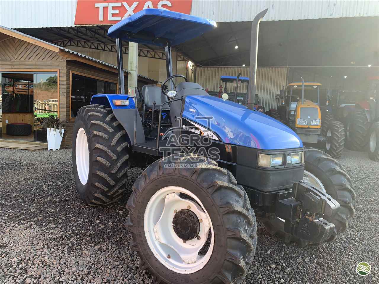 TRATOR NEW HOLLAND NEW TL 70 Tração 4x4 Agro Texas Máquinas Agrícolas VITORINO PARANÁ PR