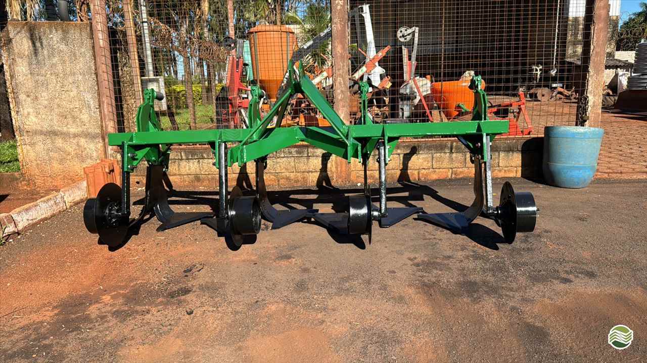 IMPLEMENTOS AGRICOLAS DESCOMPACTADOR MATA BROTO 4 HASTES Gomes e Gouveia Máquinas CENTRALINA MINAS GERAIS MG