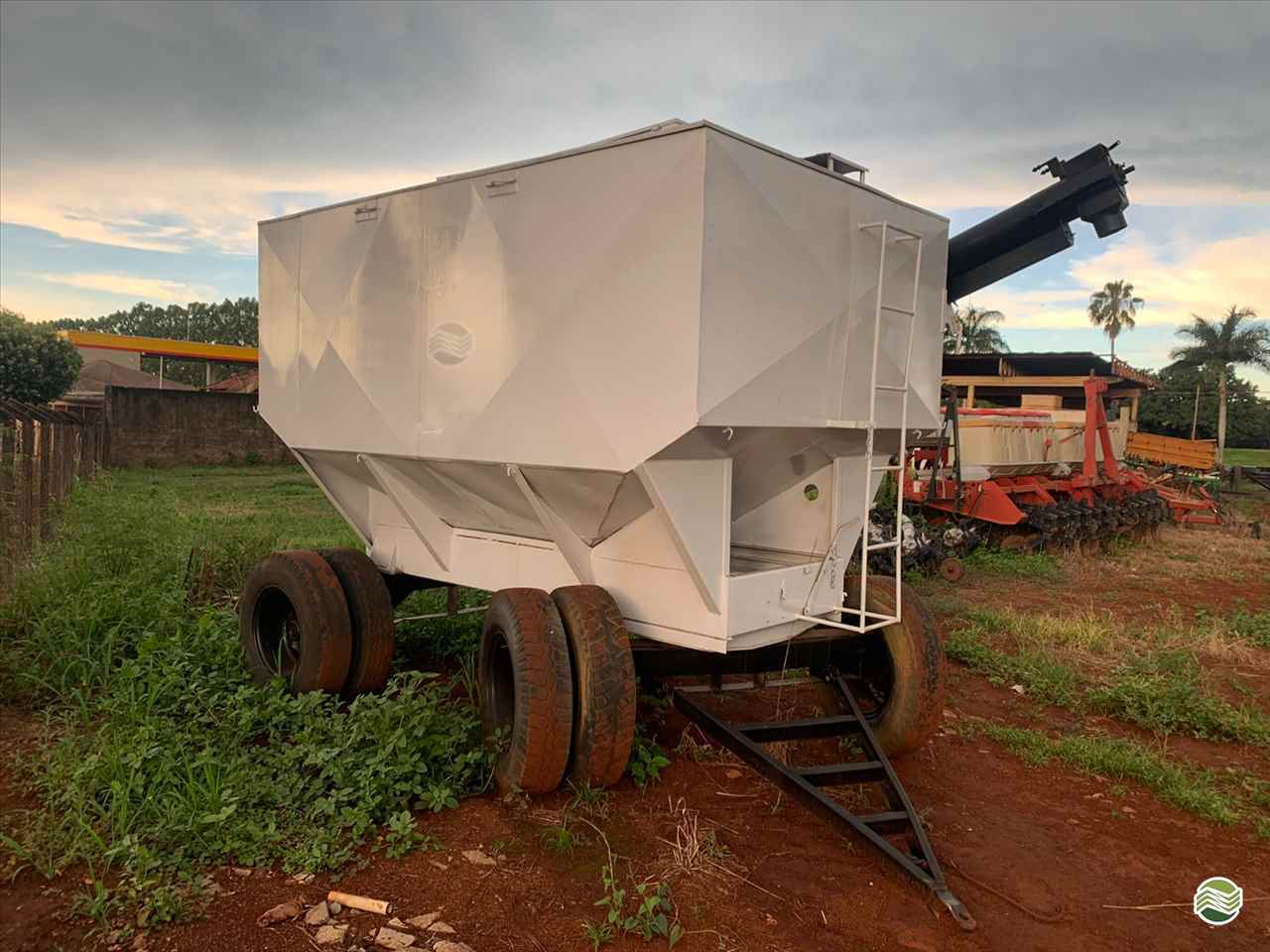 IMPLEMENTOS AGRICOLAS CARRETA BAZUKA GRANELEIRA 15000 Gomes e Gouveia Máquinas CENTRALINA MINAS GERAIS MG