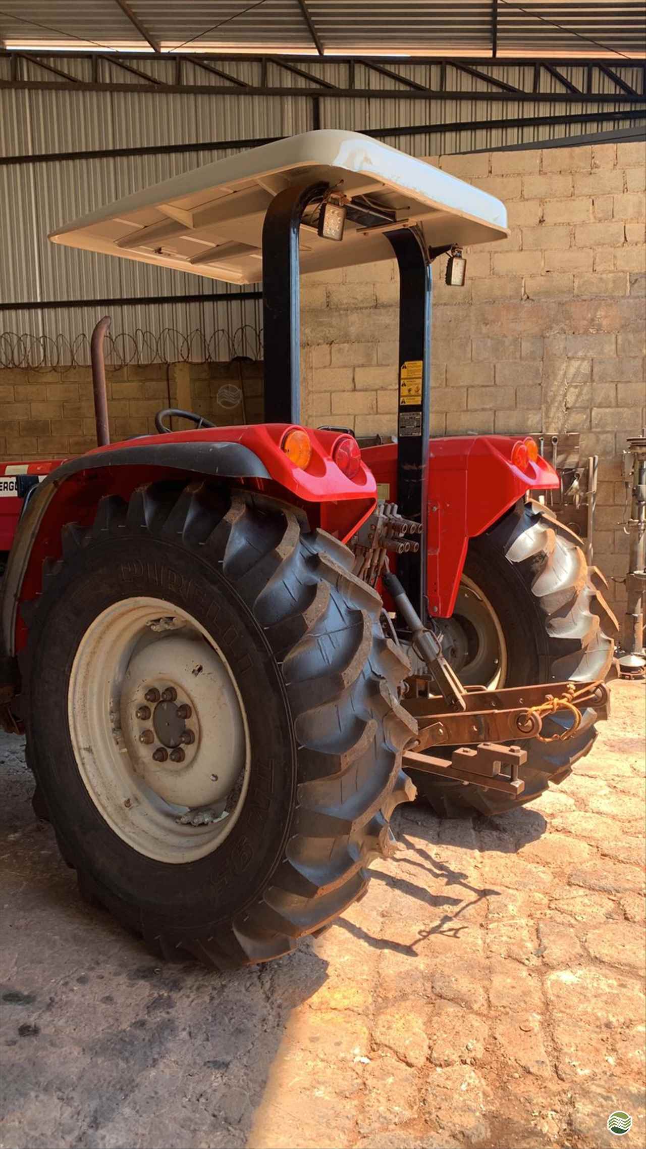 TRATOR MASSEY FERGUSON MF 4275 Tração 4x4 Gomes e Gouveia Máquinas CENTRALINA MINAS GERAIS MG