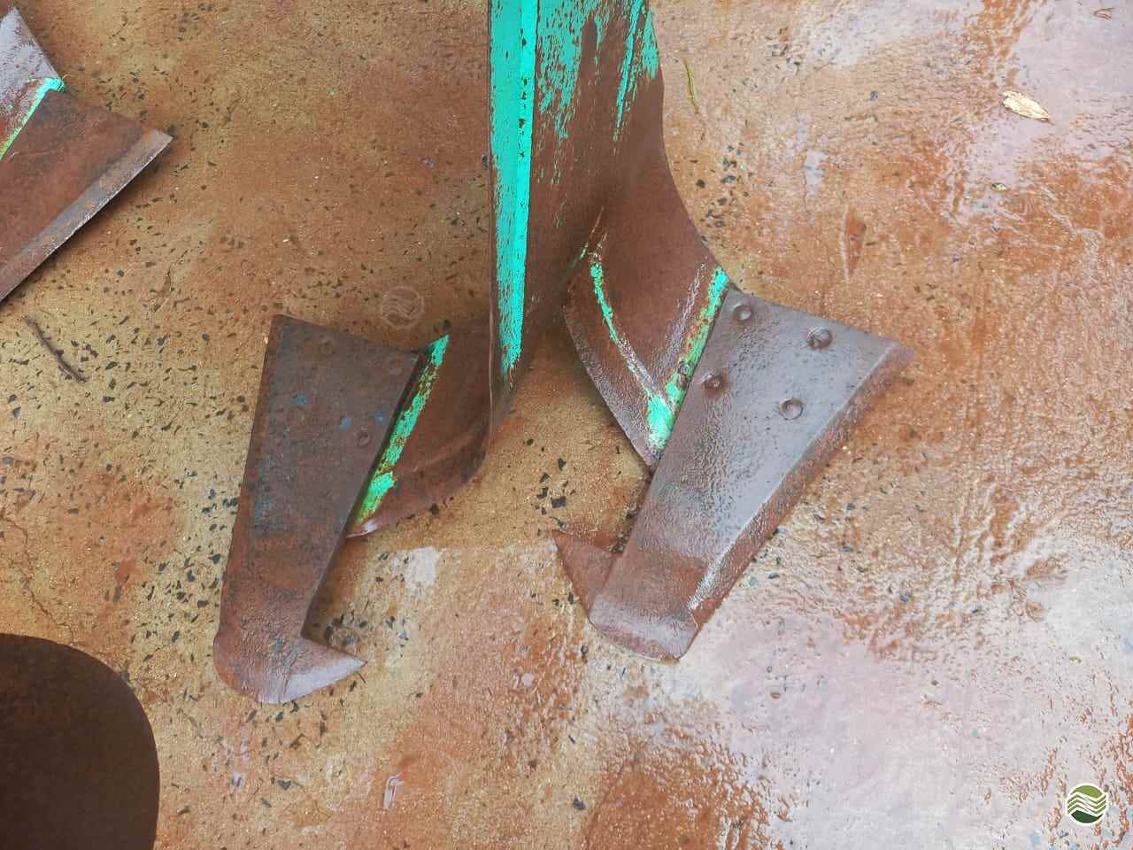 IMPLEMENTOS AGRICOLAS DESCOMPACTADOR MATA BROTO 3 HASTES Gomes e Gouveia Máquinas CENTRALINA MINAS GERAIS MG