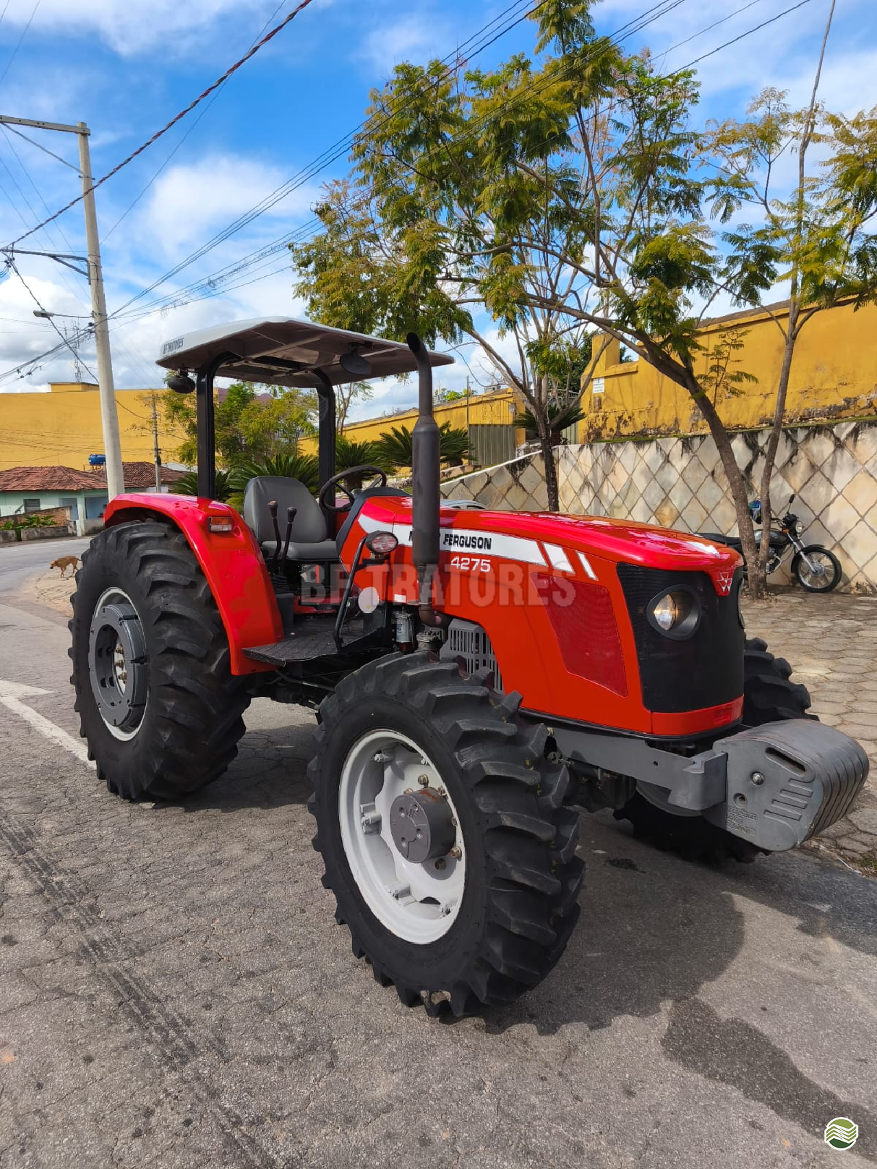 MF 4275 de BF Tratores