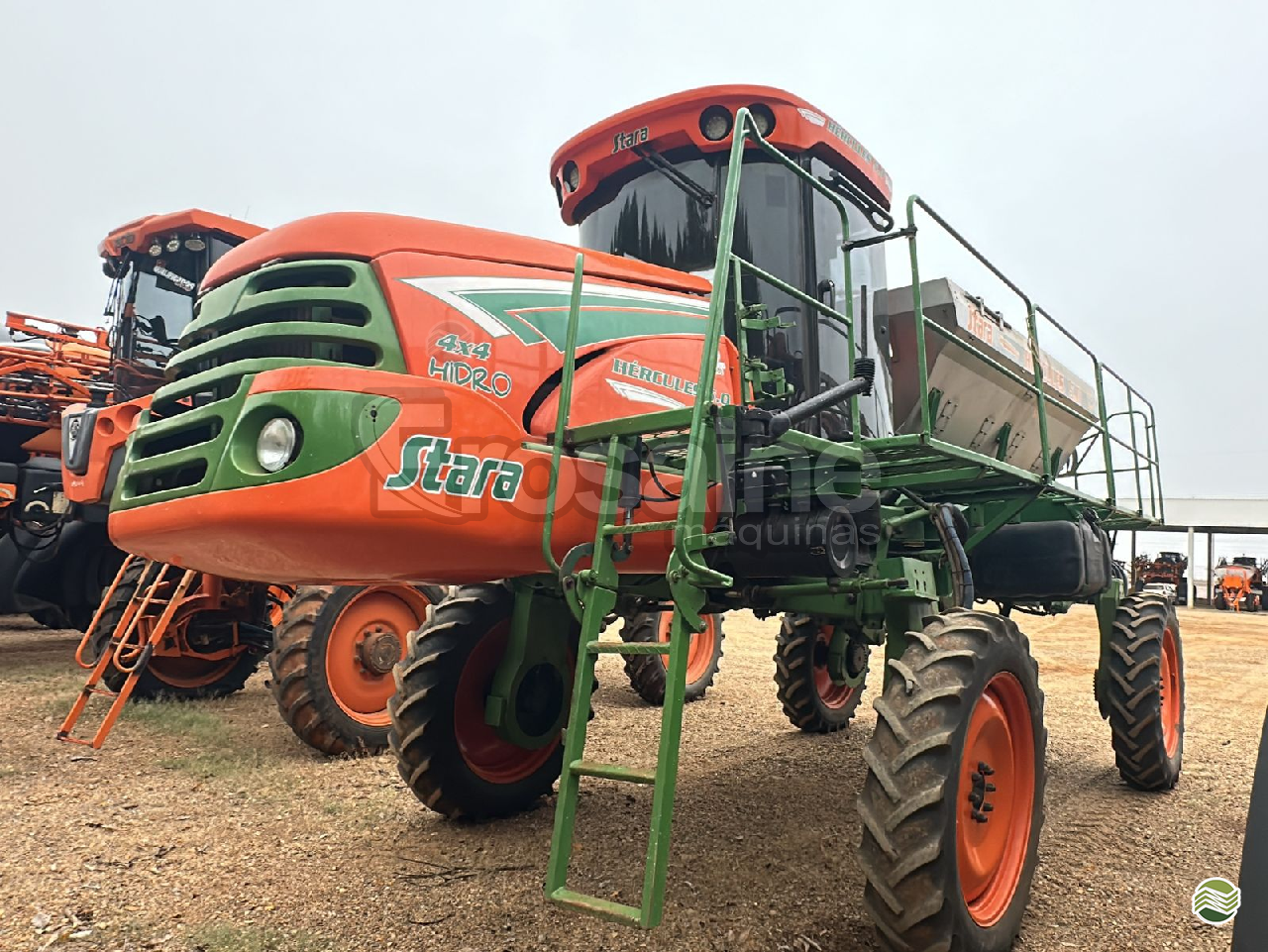 DISTRIBUIDOR AUTOPROPELIDO STARA HERCULES 5.0 Tração 4x4 Erosaine Máquinas - Jacto PRIMAVERA DO LESTE MATO GROSSO MT