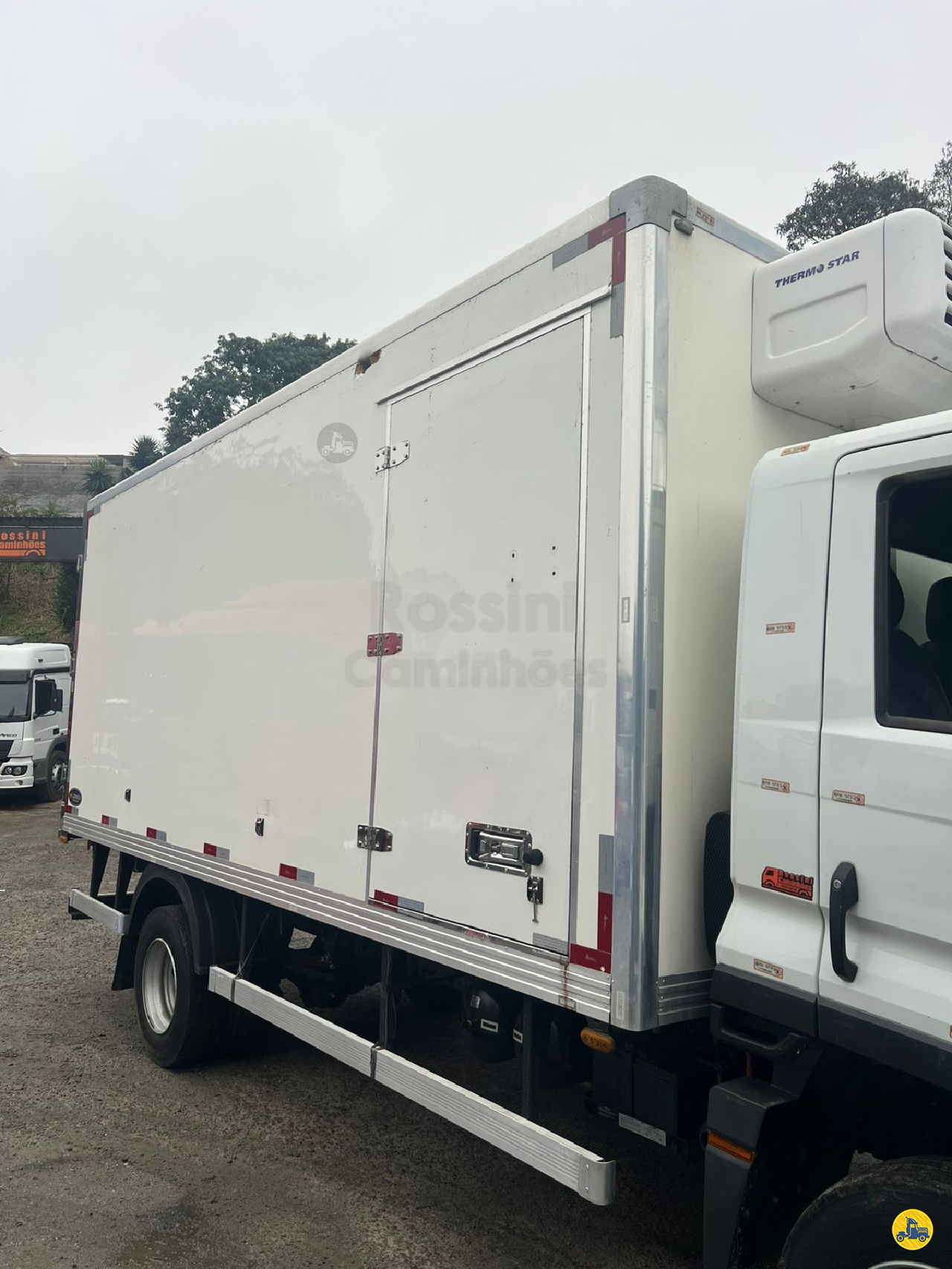 CARROCERIA SOBRE CHASSI  UTILITARIOS BAU TERMICO Rossini Caminhões SAO BERNARDO DO CAMPO SÃO PAULO SP