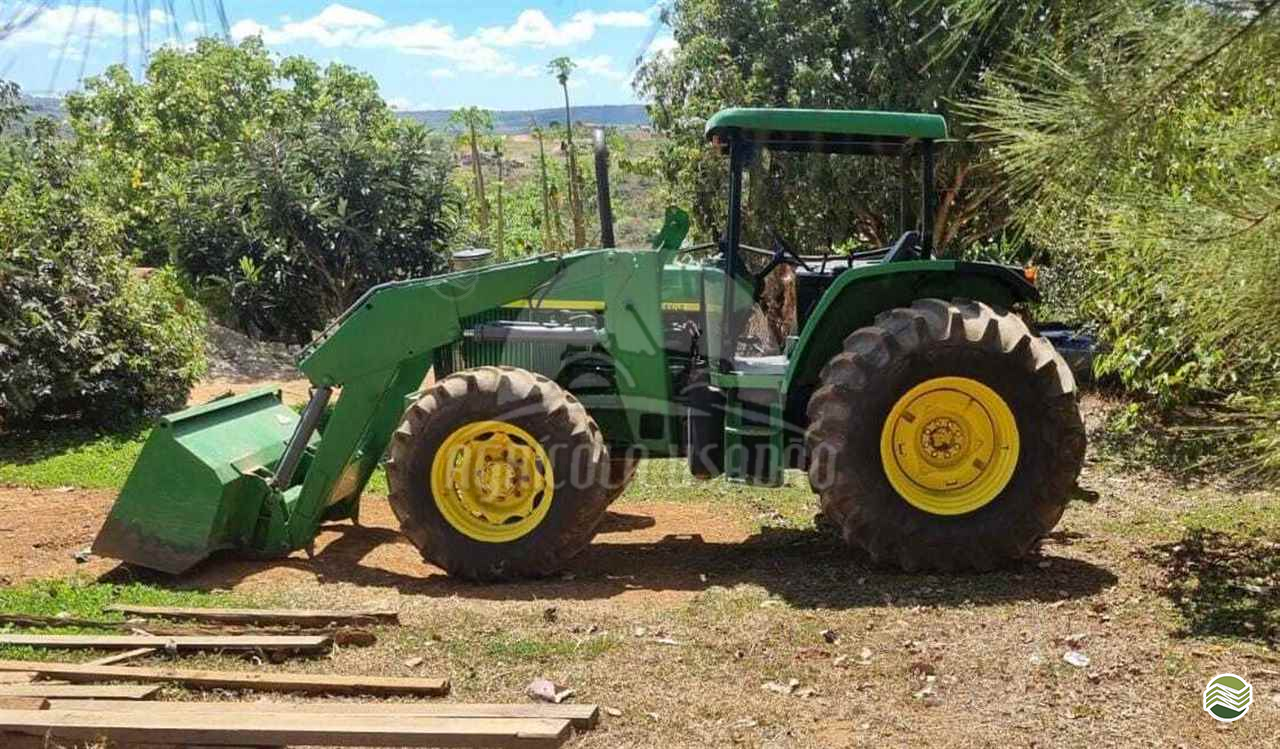 TRATOR JOHN DEERE JOHN DEERE 6600 Tração 4x4 Agrícola Usadão TAQUARITUBA SÃO PAULO SP