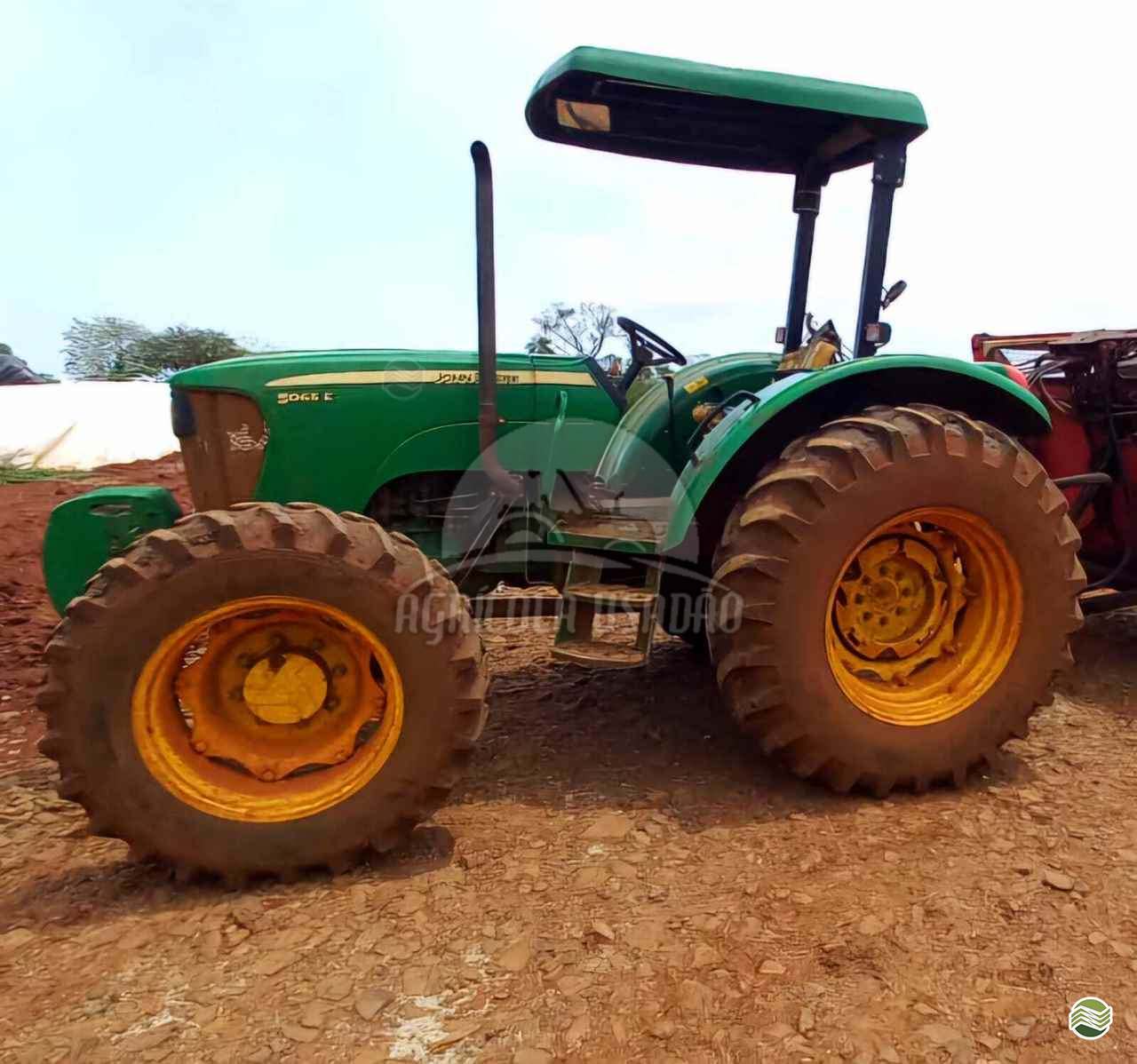TRATOR JOHN DEERE JOHN DEERE 5065E Tração 4x4 Agrícola Usadão TAQUARITUBA SÃO PAULO SP