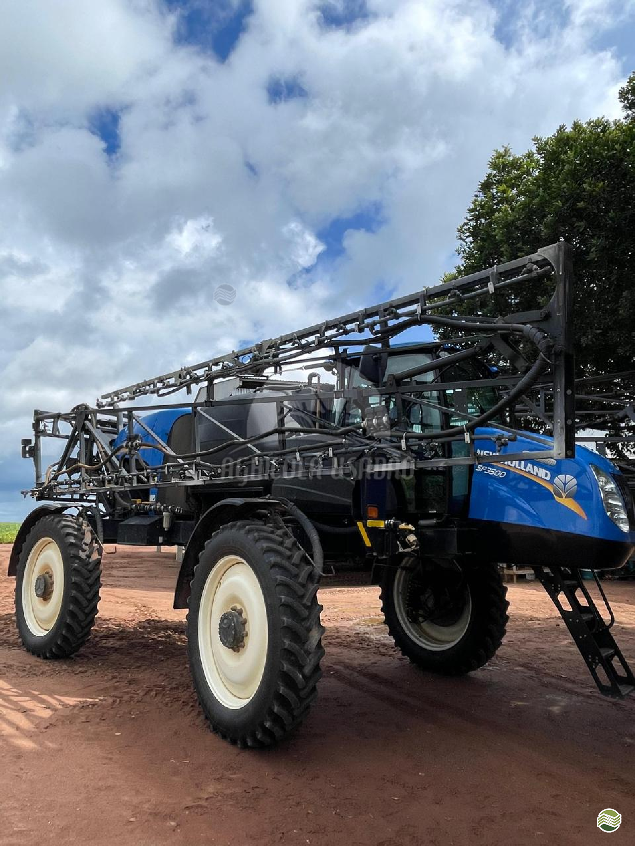 PULVERIZADOR NEW HOLLAND DEFENSOR SP3500 Tração 4x4 Agrícola Usadão TAQUARITUBA SÃO PAULO SP