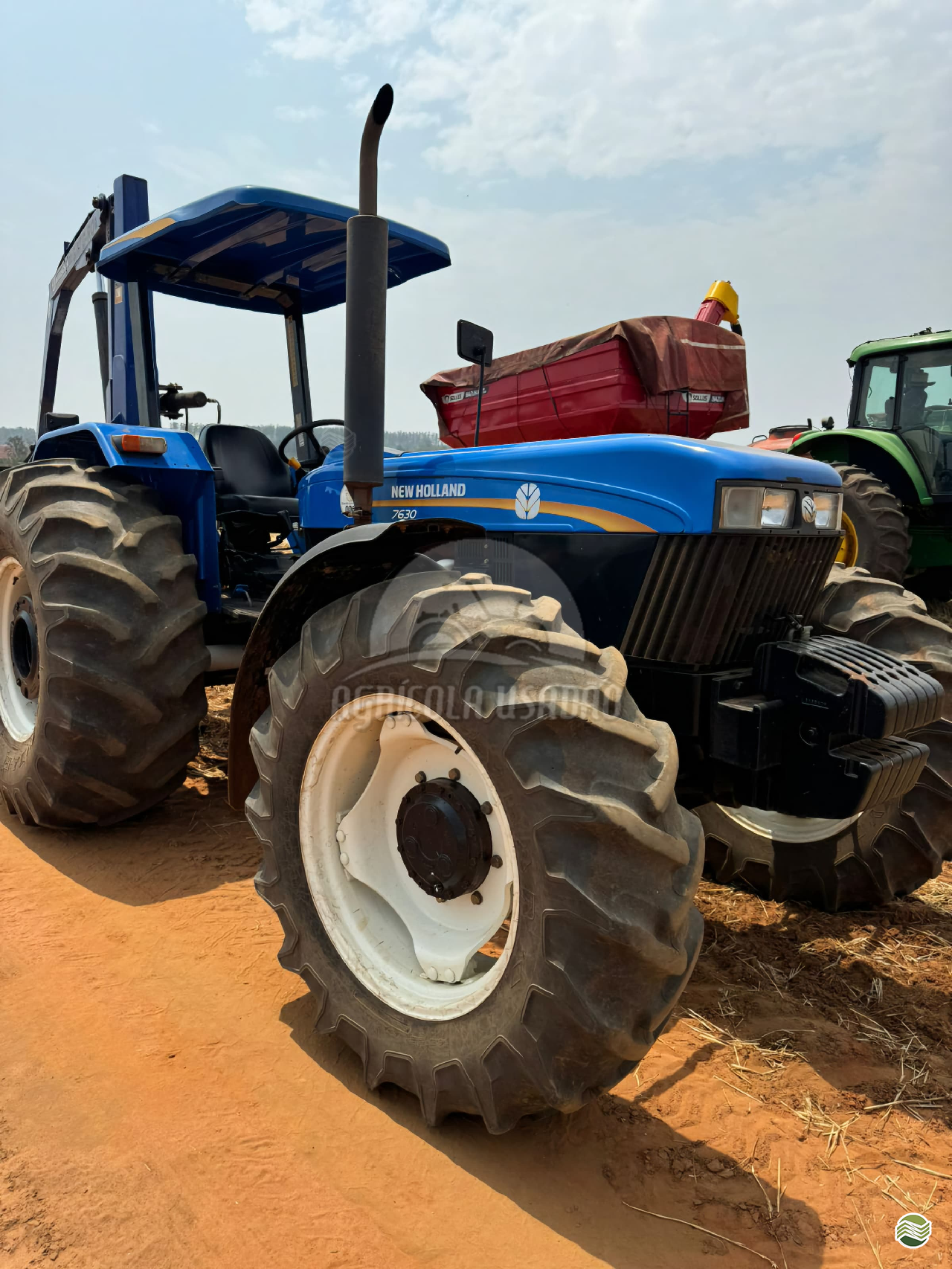 TRATOR NEW HOLLAND NEW 7630 Tração 4x4 Agrícola Usadão TAQUARITUBA SÃO PAULO SP