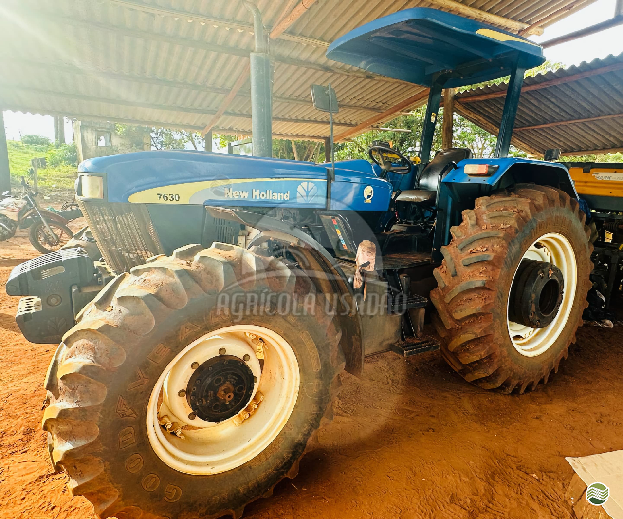 TRATOR NEW HOLLAND NEW 7630 Tração 4x4 Agrícola Usadão TAQUARITUBA SÃO PAULO SP