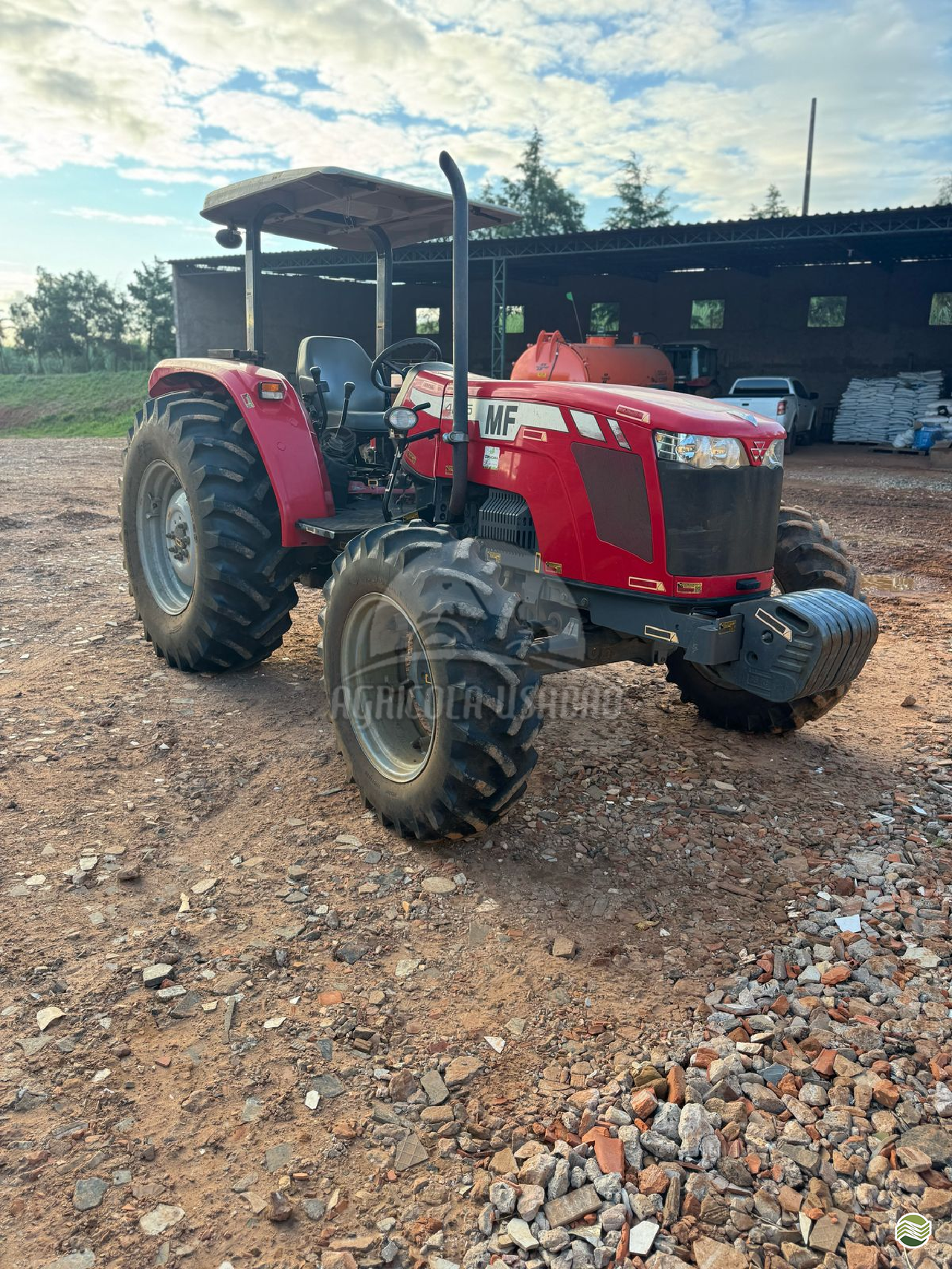 TRATOR MASSEY FERGUSON MF 4275 Tração 4x4 Agrícola Usadão TAQUARITUBA SÃO PAULO SP