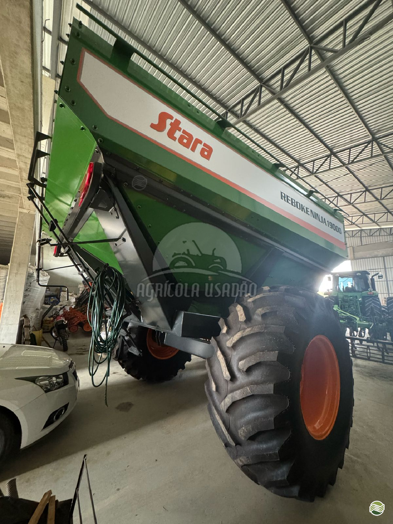 IMPLEMENTOS AGRICOLAS CARRETA BAZUKA GRANELEIRA 19000 Agrícola Usadão TAQUARITUBA SÃO PAULO SP