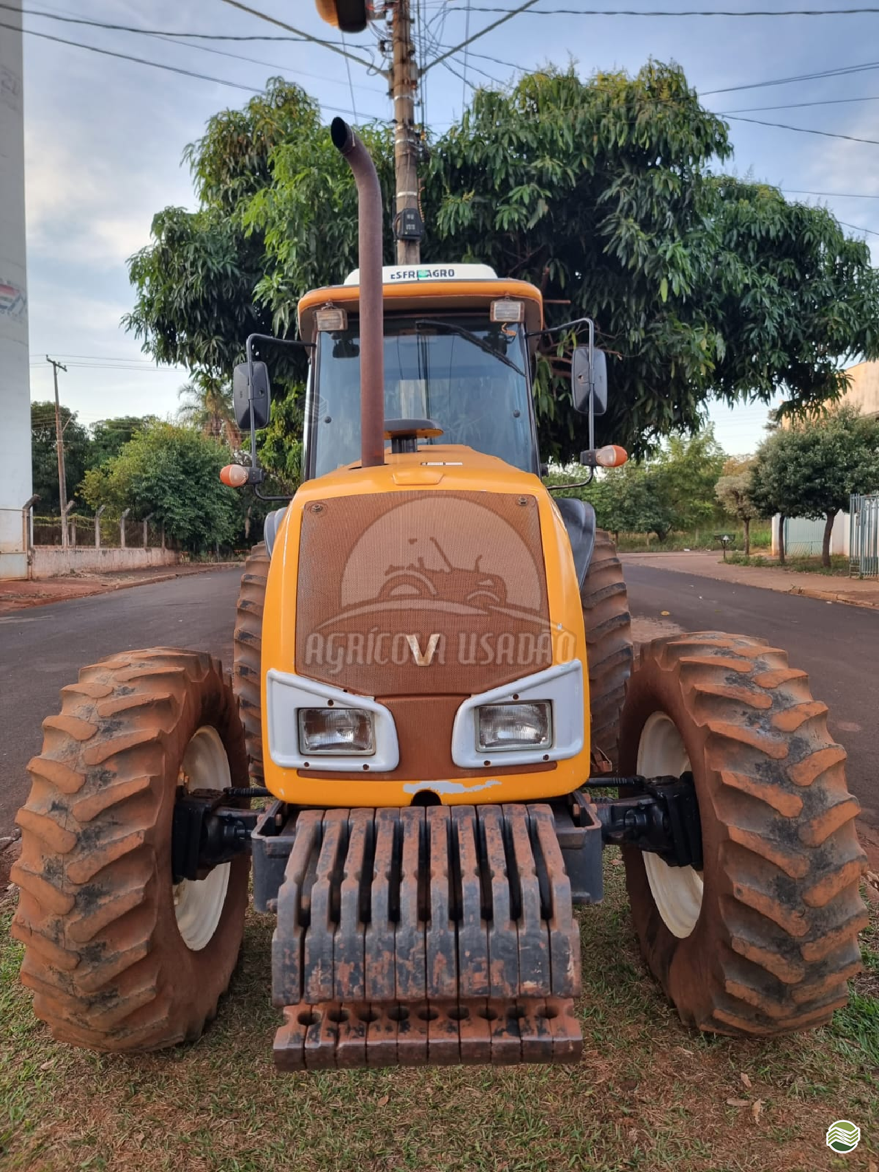 TRATOR VALTRA VALTRA BM 125 Tração 4x4 Agrícola Usadão TAQUARITUBA SÃO PAULO SP