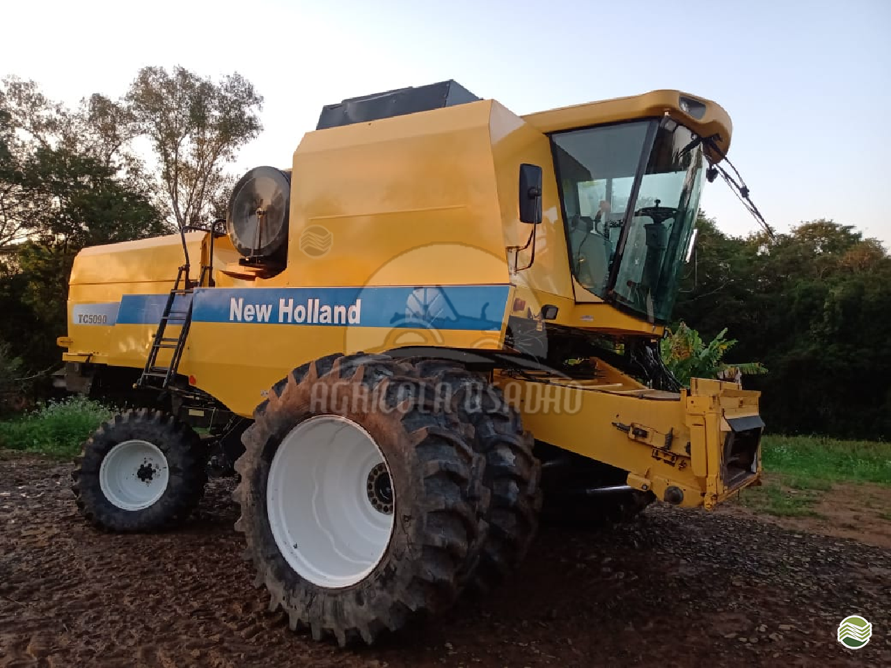COLHEITADEIRA NEW HOLLAND TC 5090 Agrícola Usadão TAQUARITUBA SÃO PAULO SP