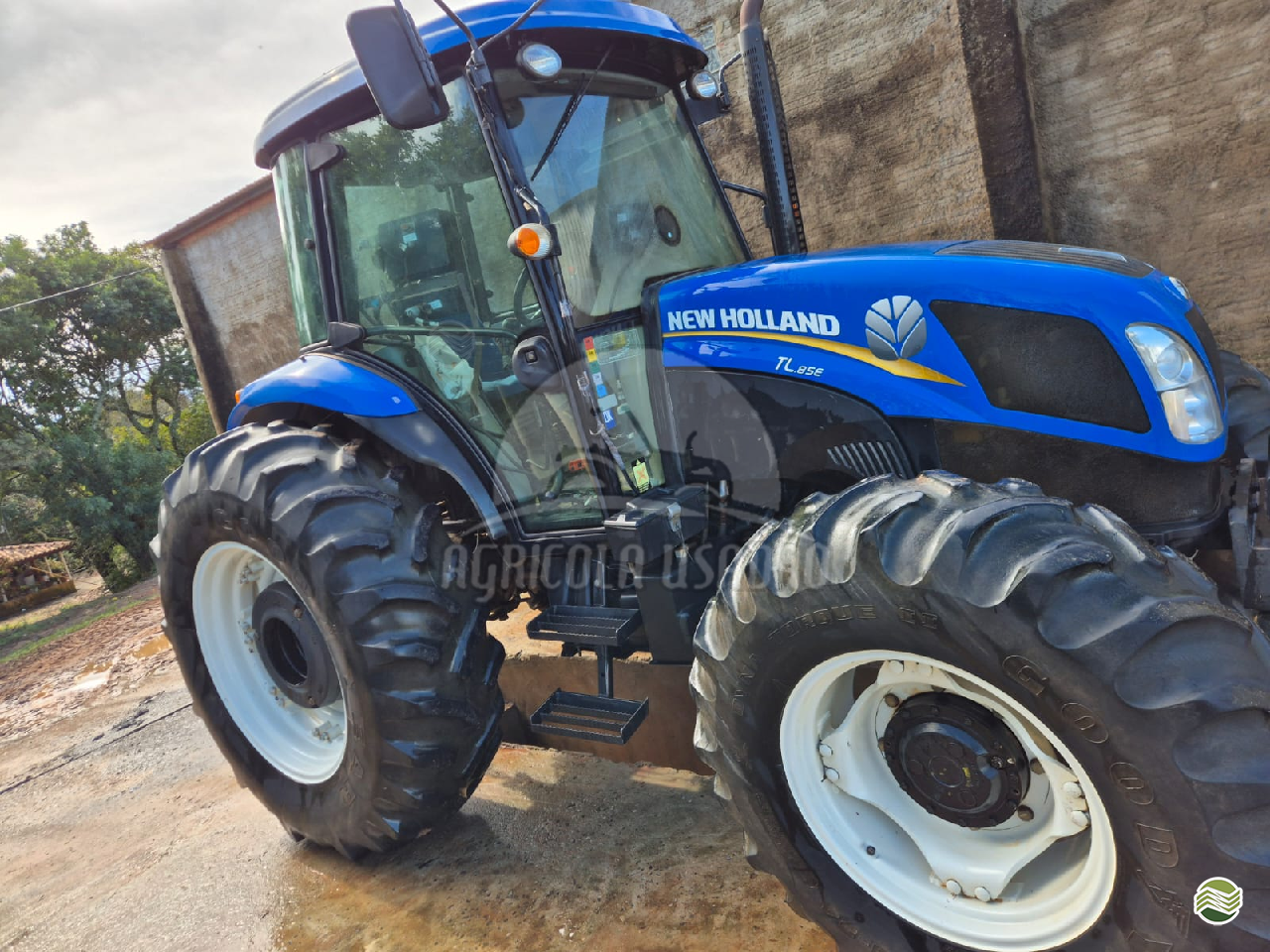 TRATOR NEW HOLLAND NEW TL 85 Tração 4x4 Agrícola Usadão TAQUARITUBA SÃO PAULO SP