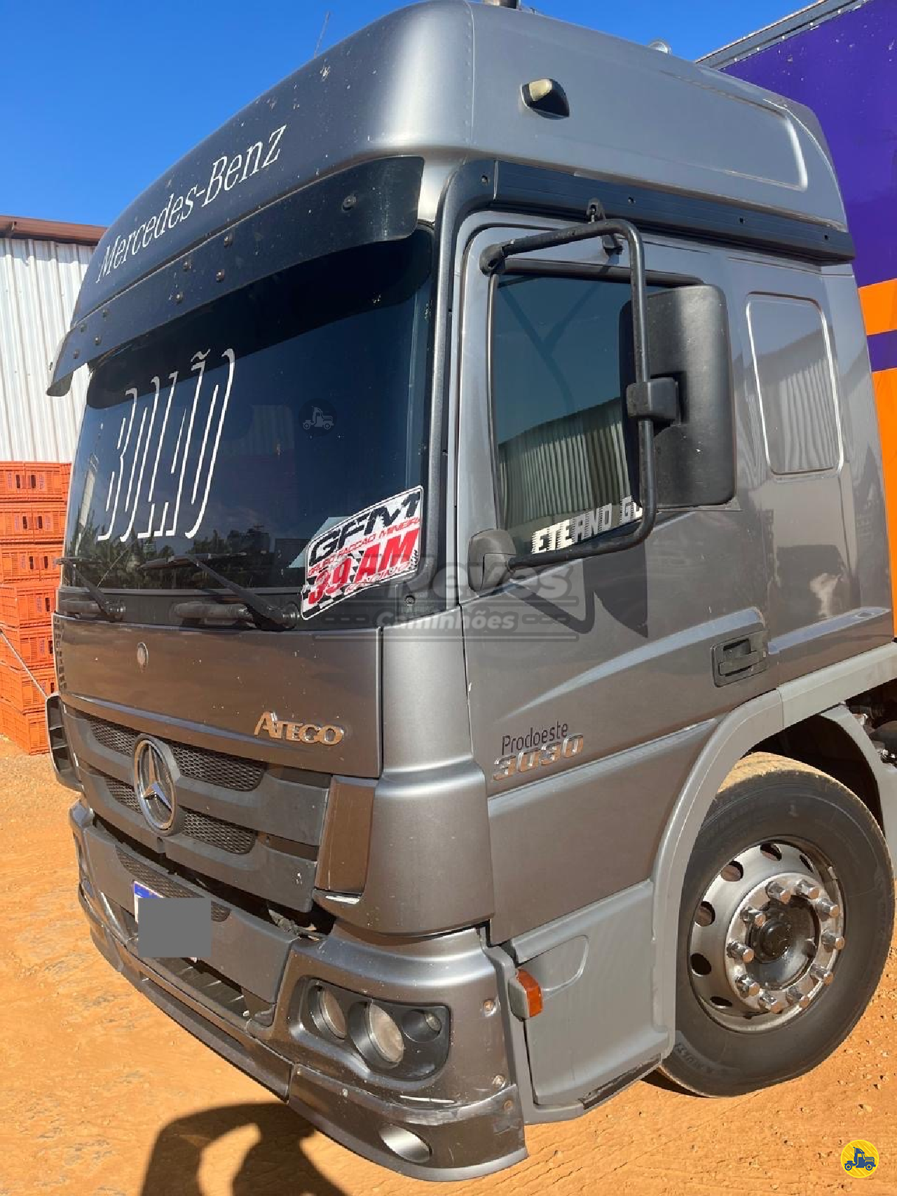 CAMINHAO MERCEDES-BENZ MB 3030 Baú Furgão BiTruck 8x2 IF Neves Caminhões UBERABA MINAS GERAIS MG