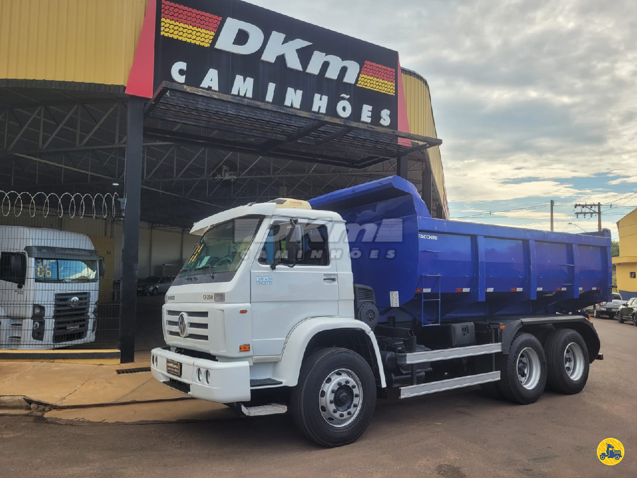 CAMINHAO VOLKSWAGEN VW 17250 Caçamba Basculante Truck 6x2 DKM Caminhões ARACATUBA SÃO PAULO SP