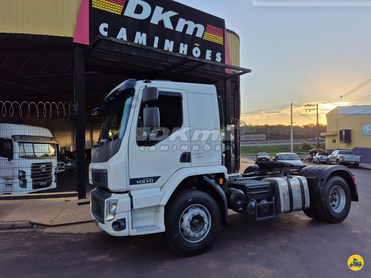 VOLVO VM 360 de DKM Caminhões