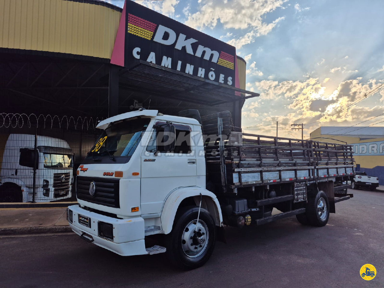 CAMINHAO VOLKSWAGEN VW 12170 Carga Seca Toco 4x2 DKM Caminhões ARACATUBA SÃO PAULO SP