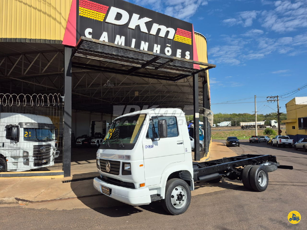 CAMINHAO VOLKSWAGEN VW 8120 Chassis 3/4 4x2 DKM Caminhões ARACATUBA SÃO PAULO SP