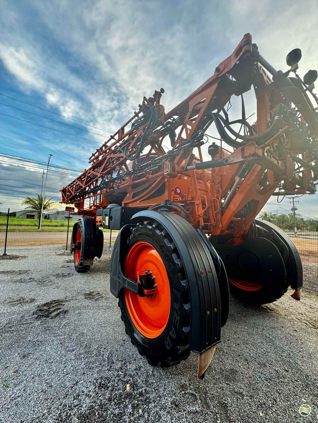 PULVERIZADOR JACTO UNIPORT 4530 Tração 4x4 Gama Máquinas Agrícolas RIO VERDE GOIAS GO