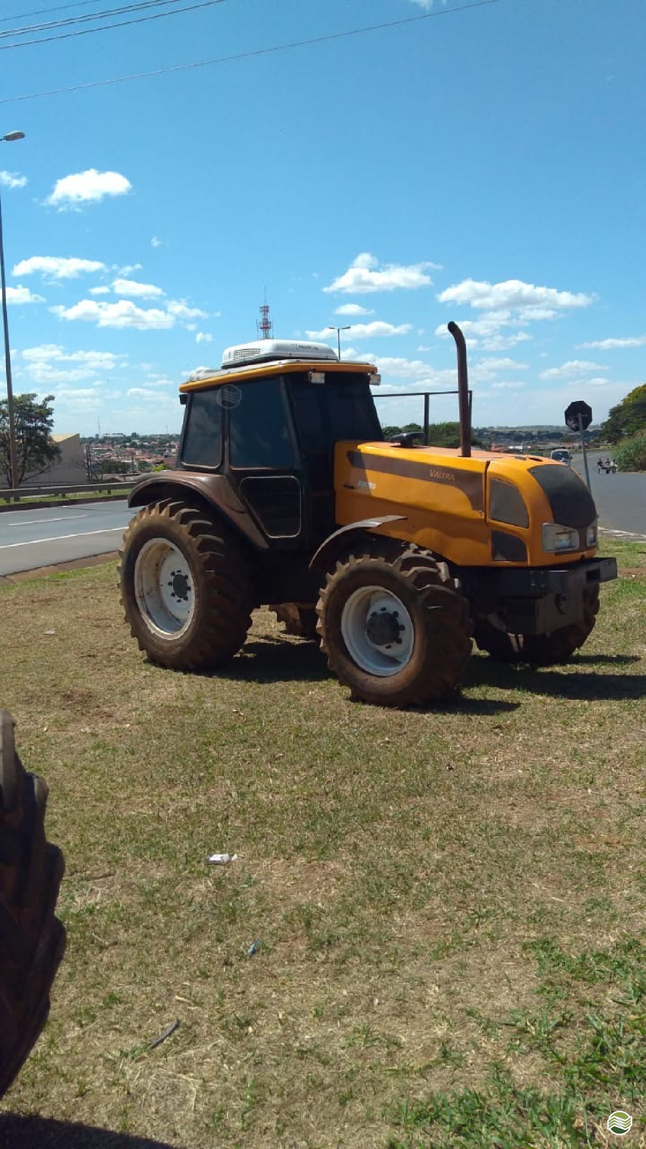 TRATOR VALTRA VALTRA BM 110 Tração 4x4 Fazenda Bergamasco - Uberaba UBERABA MINAS GERAIS MG