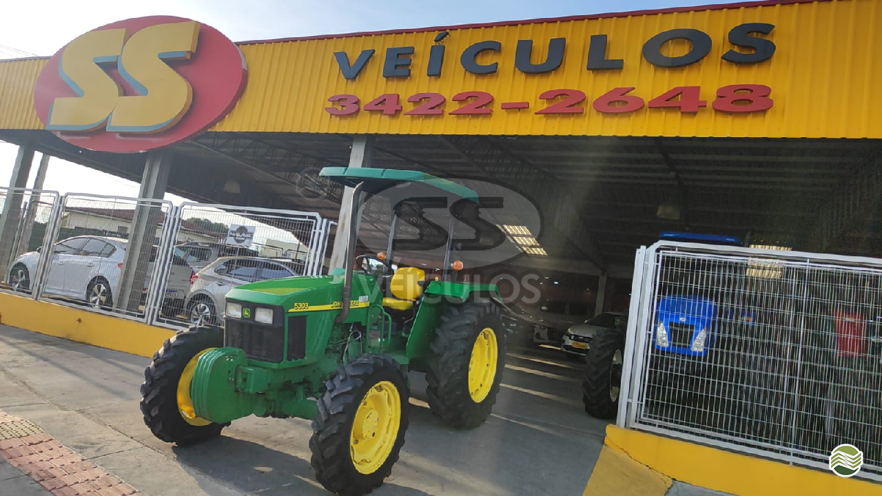 TRATOR JOHN DEERE JOHN DEERE 5303 Tração 4x4 SS Veículos IRATI PARANÁ PR