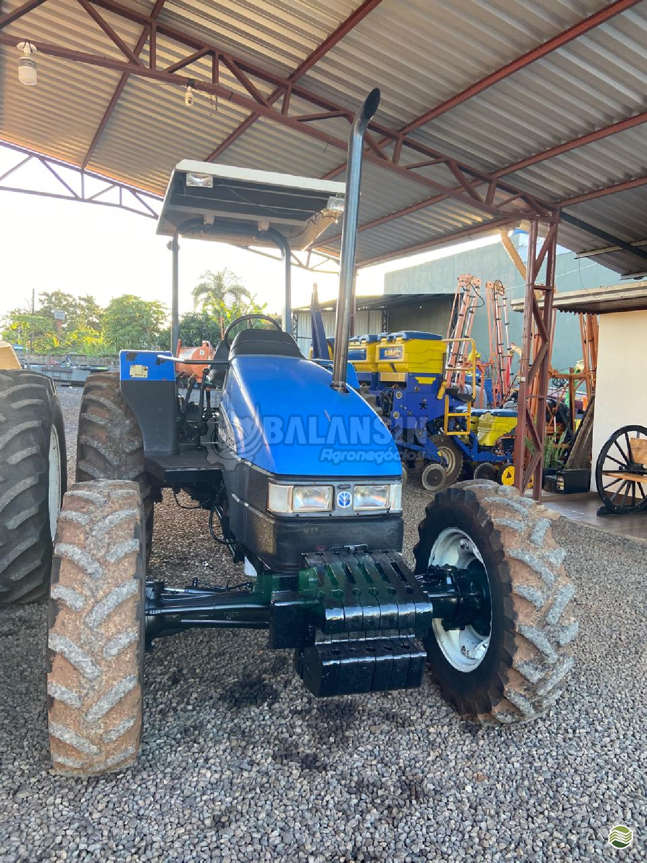 TRATOR NEW HOLLAND NEW TL 75E/4 Tração 4x4 Balansin Agronegócios CHOPINZINHO PARANÁ PR