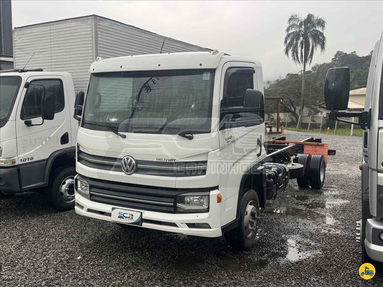 CAMINHAO VOLKSWAGEN VW 11180 Chassis 3/4 4x2 SC Caminhões BALNEARIO CAMBORIU SANTA CATARINA SC