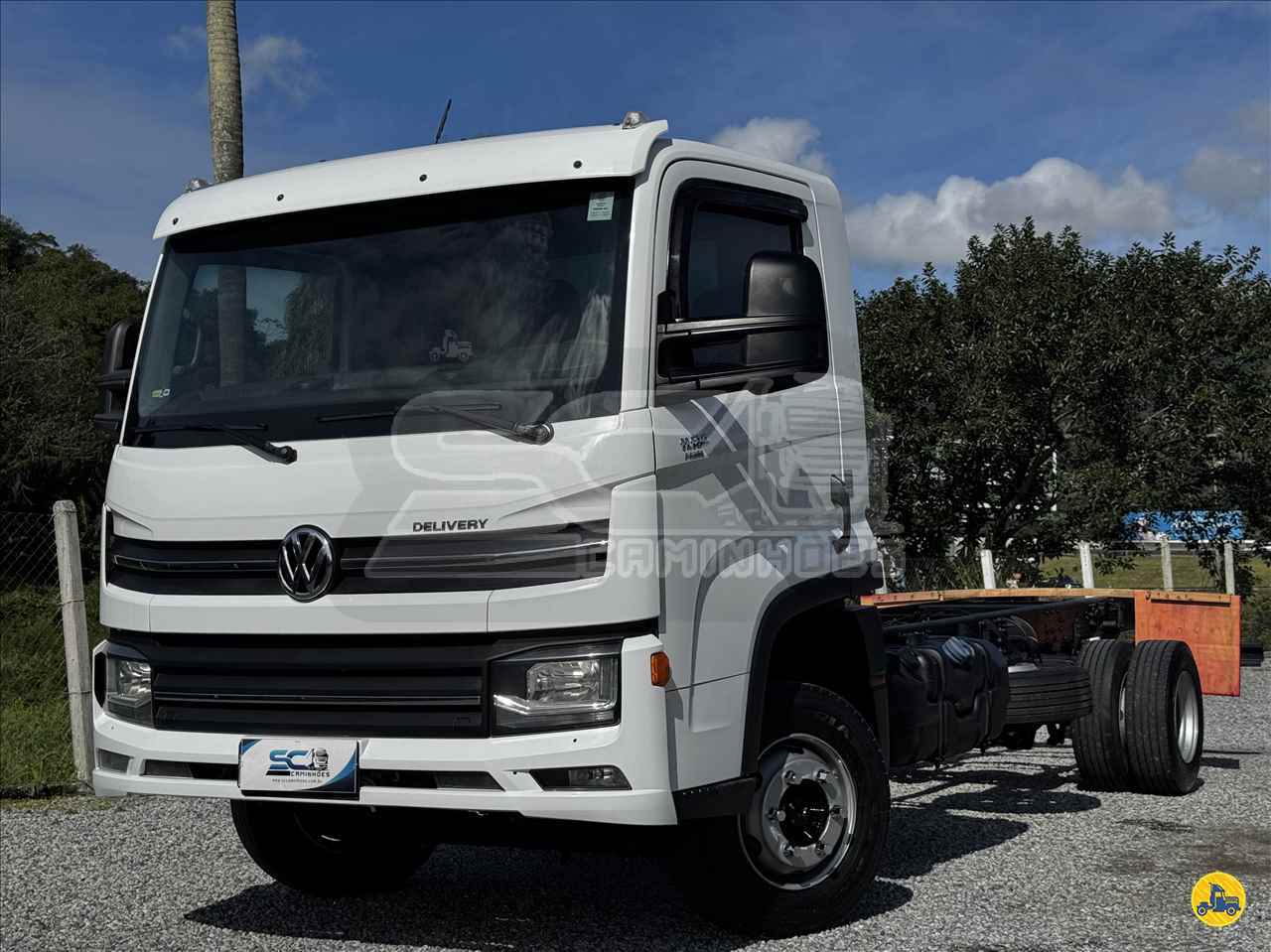 CAMINHAO VOLKSWAGEN VW 11180 Chassis 3/4 4x2 SC Caminhões BALNEARIO CAMBORIU SANTA CATARINA SC