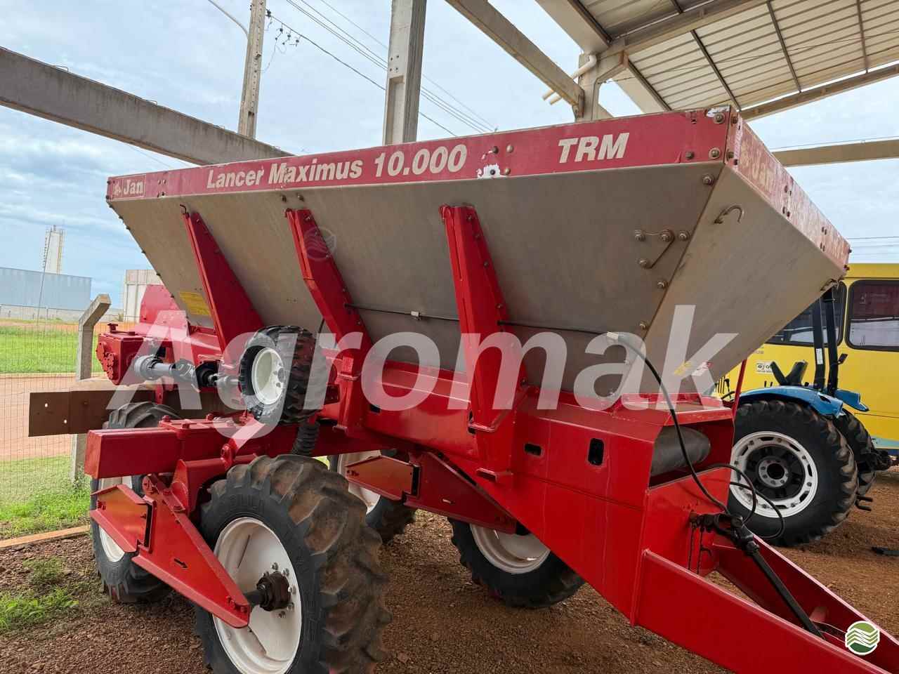 DISTRIBUIDOR AUTOPROPELIDO JAN POWER LANCER 4.000 Agromak Máquinas Agrícolas CAMPO VERDE MATO GROSSO MT