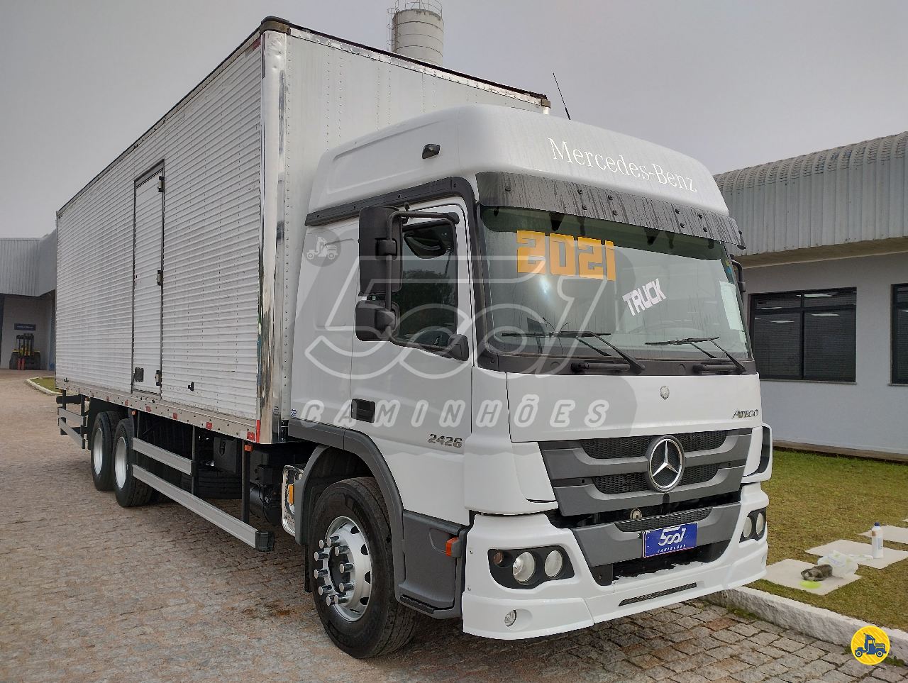 CAMINHAO MERCEDES-BENZ MB 2426 Baú Furgão Truck 6x2 5001 Caminhões - São José dos Pinhais SAO JOSE DOS PINHAIS PARANÁ PR