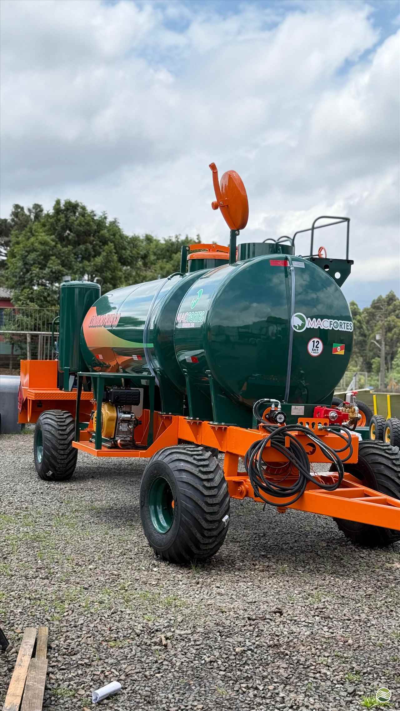 IMPLEMENTOS AGRICOLAS CARRETA TANQUE TANQUE 6000 LITROS Primavera Máquinas Usadas PRIMAVERA DO LESTE MATO GROSSO MT