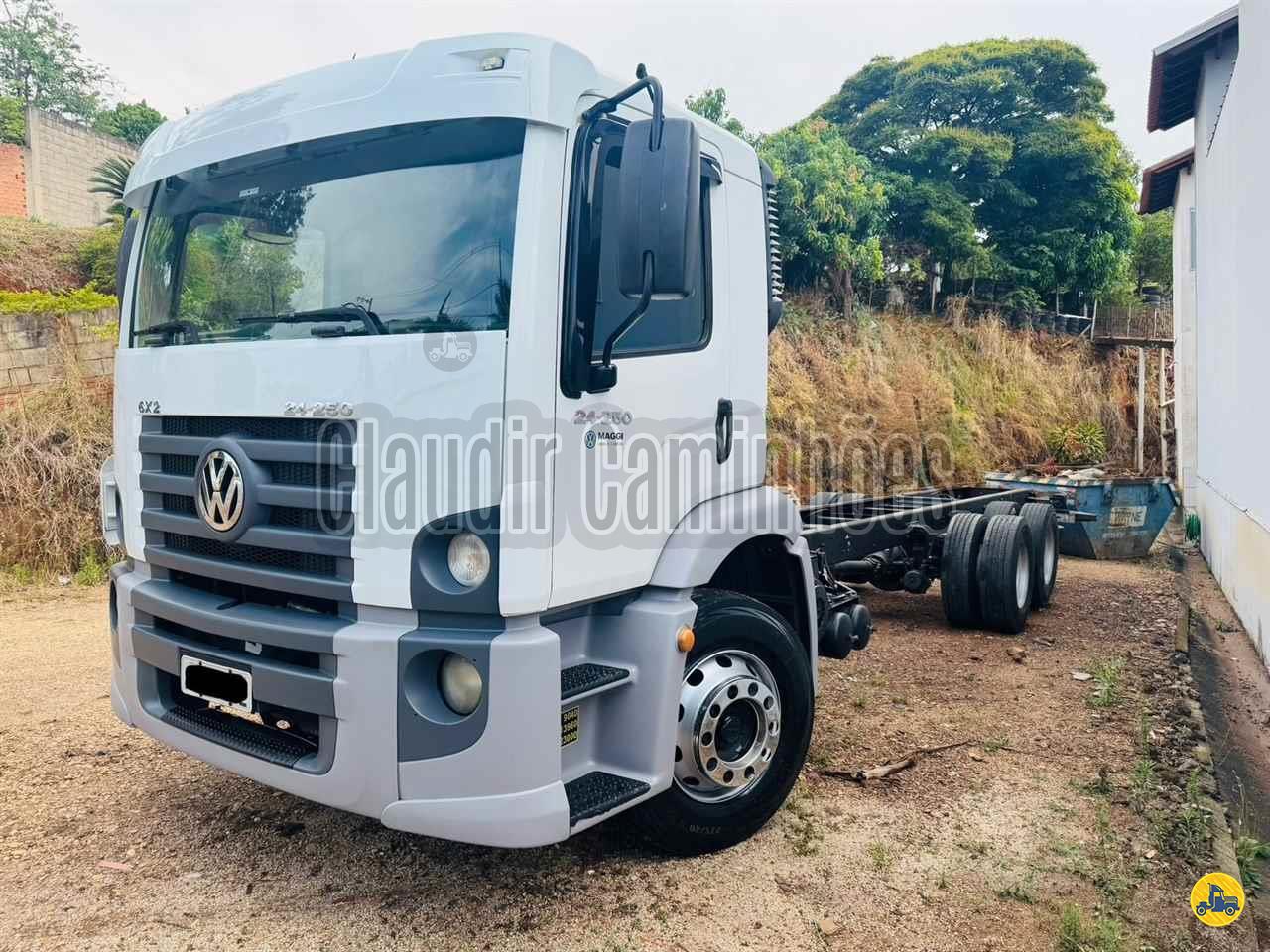 CAMINHAO VOLKSWAGEN VW 24250 Baú Furgão Truck 6x2 Claudir Caminhões ANDRADAS MINAS GERAIS MG