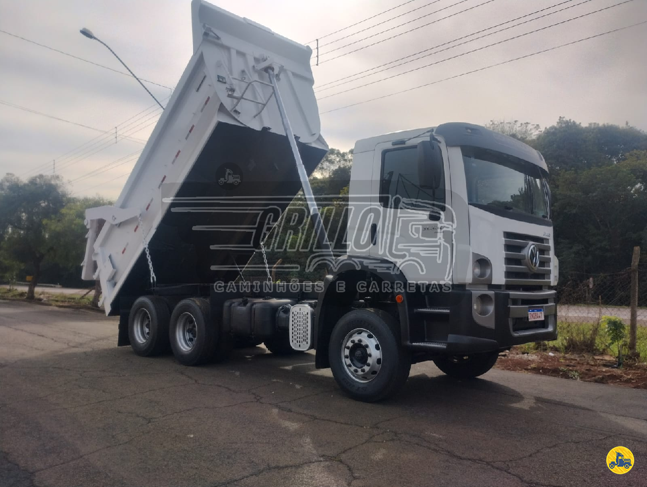 CAMINHAO VOLKSWAGEN VW 31330 Caçamba Basculante Cavalo 6x4 Grillo Caminhões IRACEMAPOLIS SÃO PAULO SP