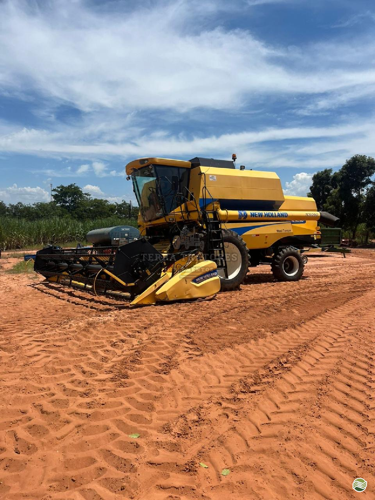 COLHEITADEIRA NEW HOLLAND TC 5090 Terra Tratores Implementos ESTRELA DO NORTE SÃO PAULO SP