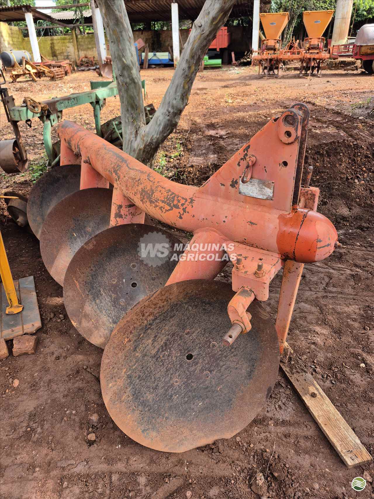 IMPLEMENTOS AGRICOLAS ARADO 4 DISCOS FIXO WS Máquinas Agrícolas SERTAOZINHO SÃO PAULO SP