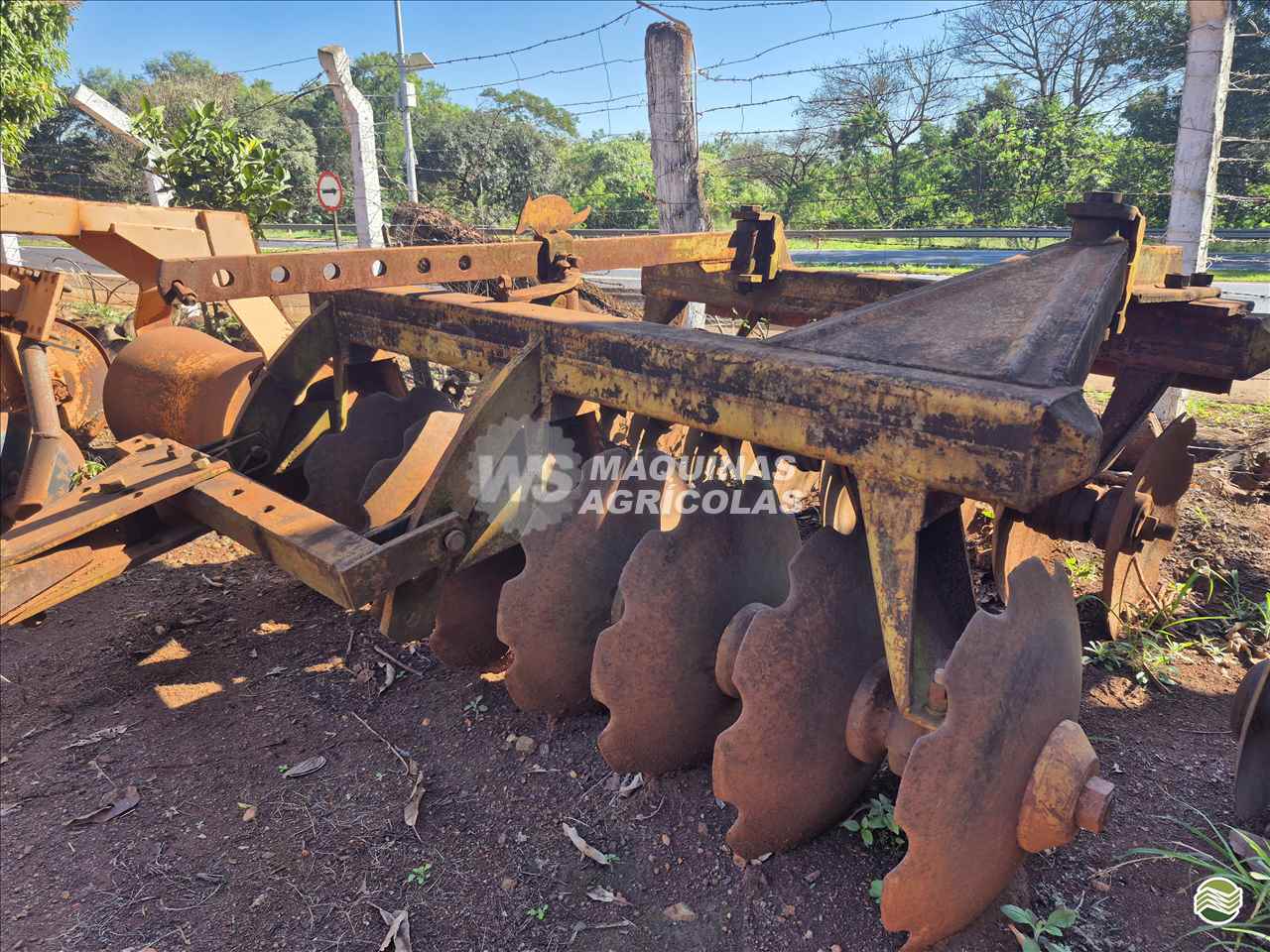 IMPLEMENTOS AGRICOLAS GRADE ARADORA ARADORA 16 DISCOS WS Máquinas Agrícolas SERTAOZINHO SÃO PAULO SP