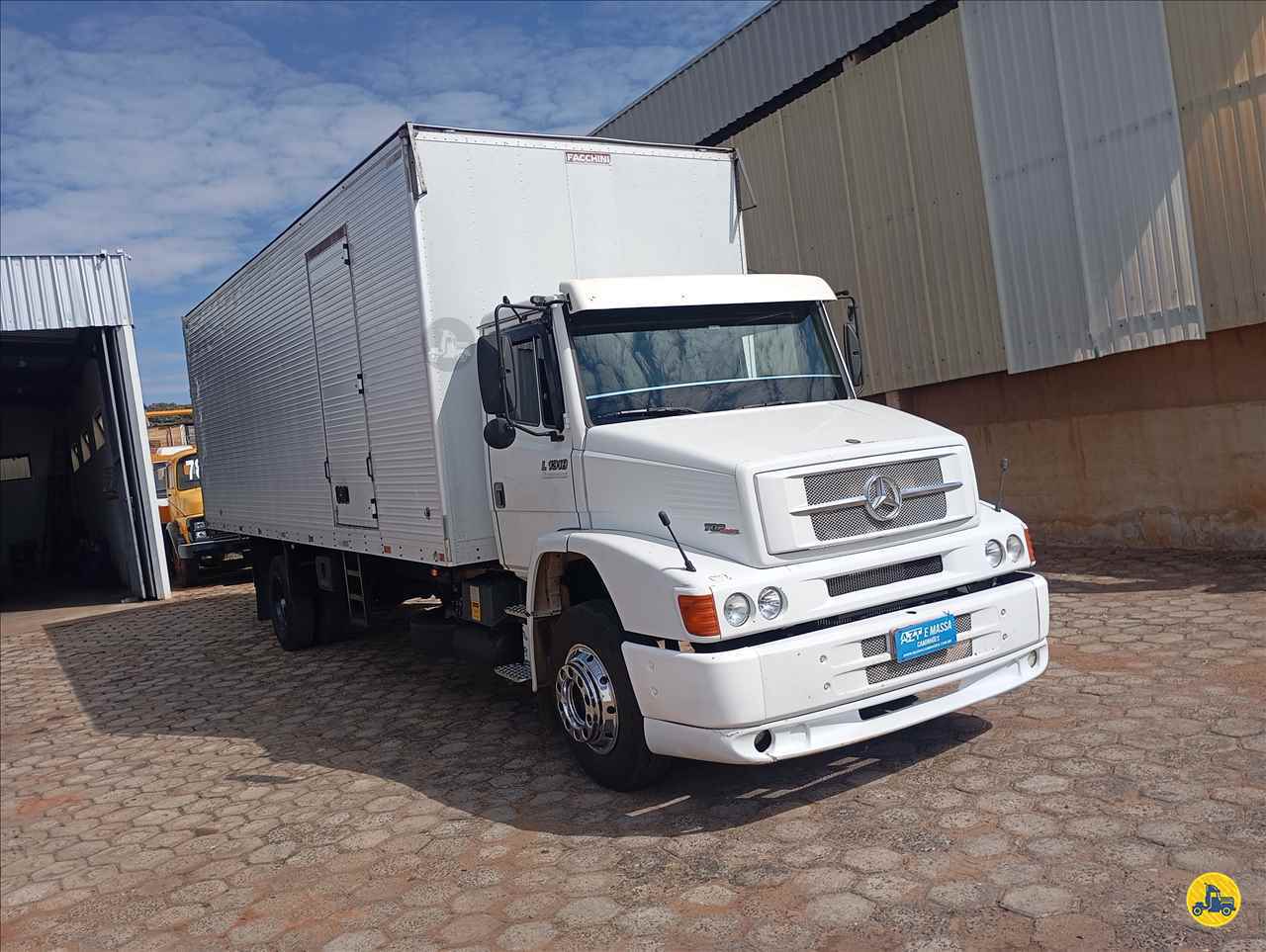 CAMINHAO MERCEDES-BENZ MB 1318 Baú Furgão Toco 4x2 Massa Caminhões SAO MANUEL SÃO PAULO SP