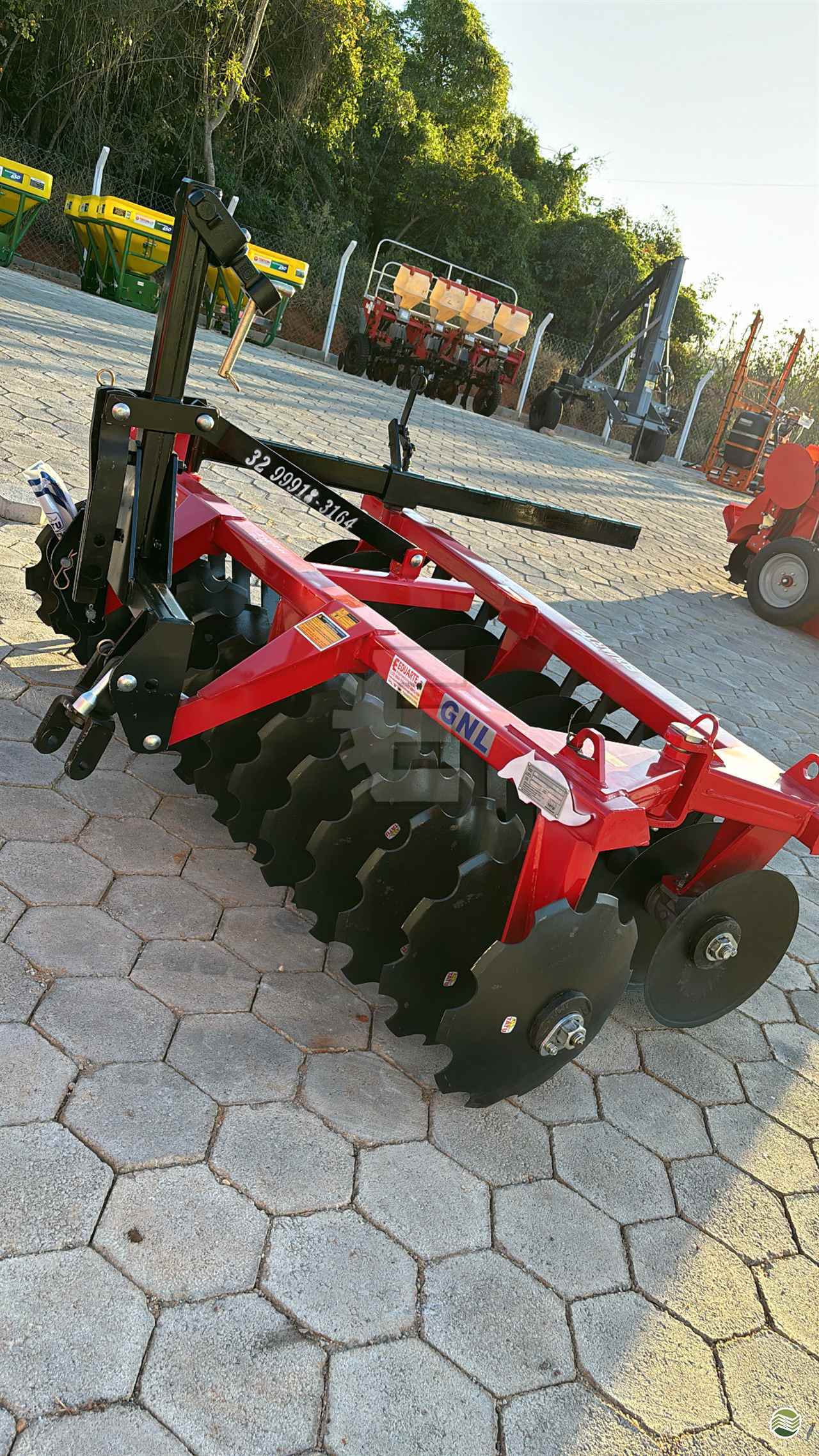 IMPLEMENTOS AGRICOLAS GRADE NIVELADORA NIVELADORA 28 DISCOS Eduarte Implementos Agrícolas SAO JOAO DEL REI MINAS GERAIS MG