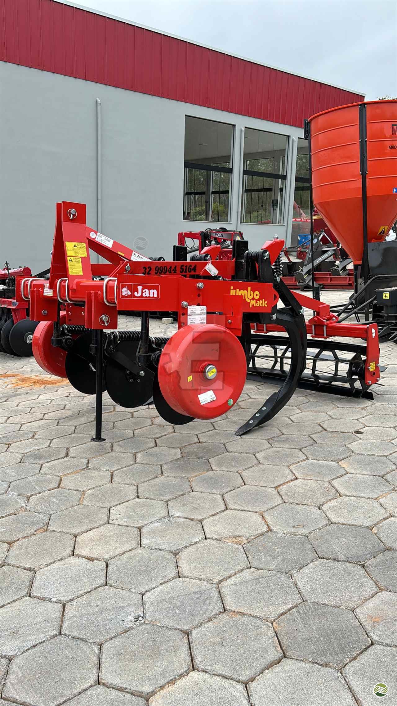 IMPLEMENTOS AGRICOLAS SUBSOLADOR 3 HASTES Eduarte Implementos Agrícolas SAO JOAO DEL REI MINAS GERAIS MG