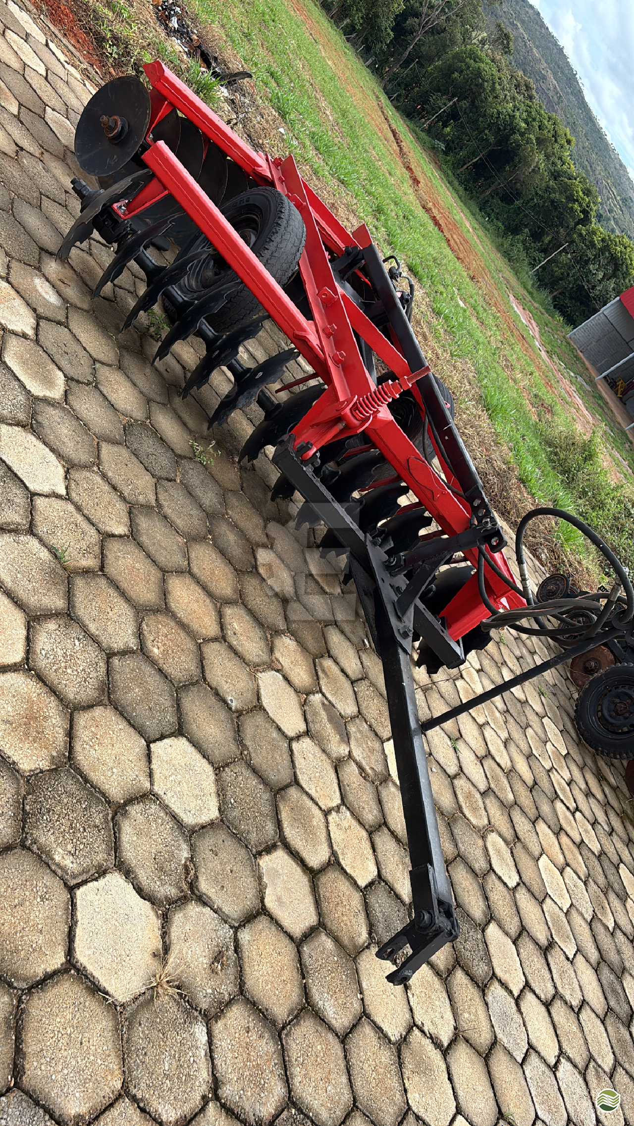 IMPLEMENTOS AGRICOLAS GRADE NIVELADORA NIVELADORA 28 DISCOS Eduarte Implementos Agrícolas SAO JOAO DEL REI MINAS GERAIS MG