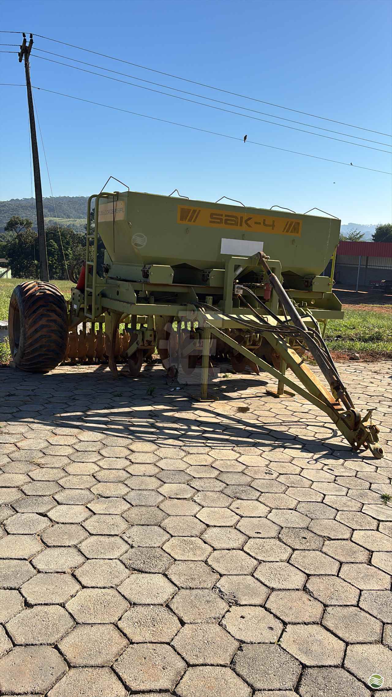 IMPLEMENTOS AGRICOLAS SUBSOLADOR 4 HASTES Eduarte Implementos Agrícolas SAO JOAO DEL REI MINAS GERAIS MG