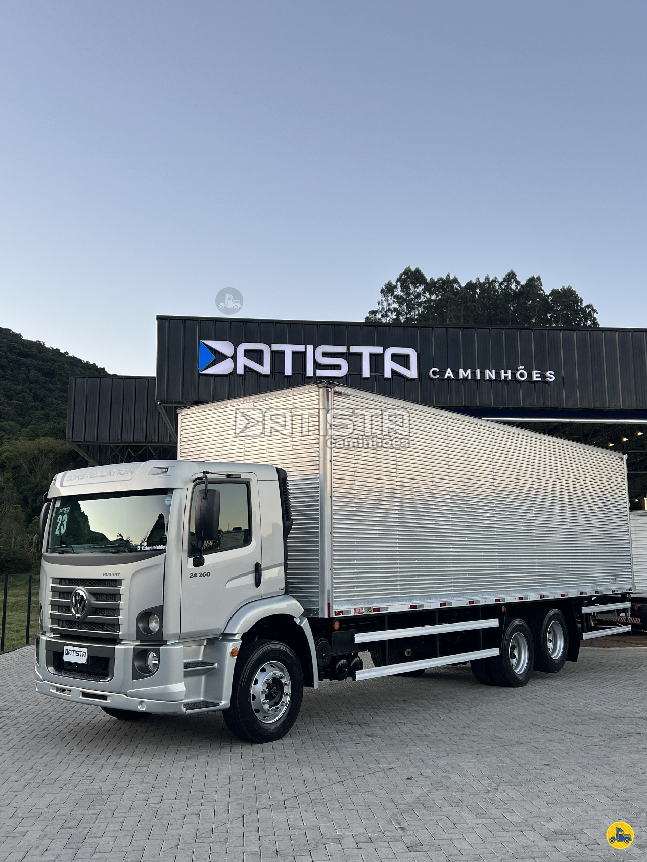 CAMINHAO VOLKSWAGEN VW 24260 Baú Furgão Truck 6x2 Batista Caminhões PALHOCA SANTA CATARINA SC