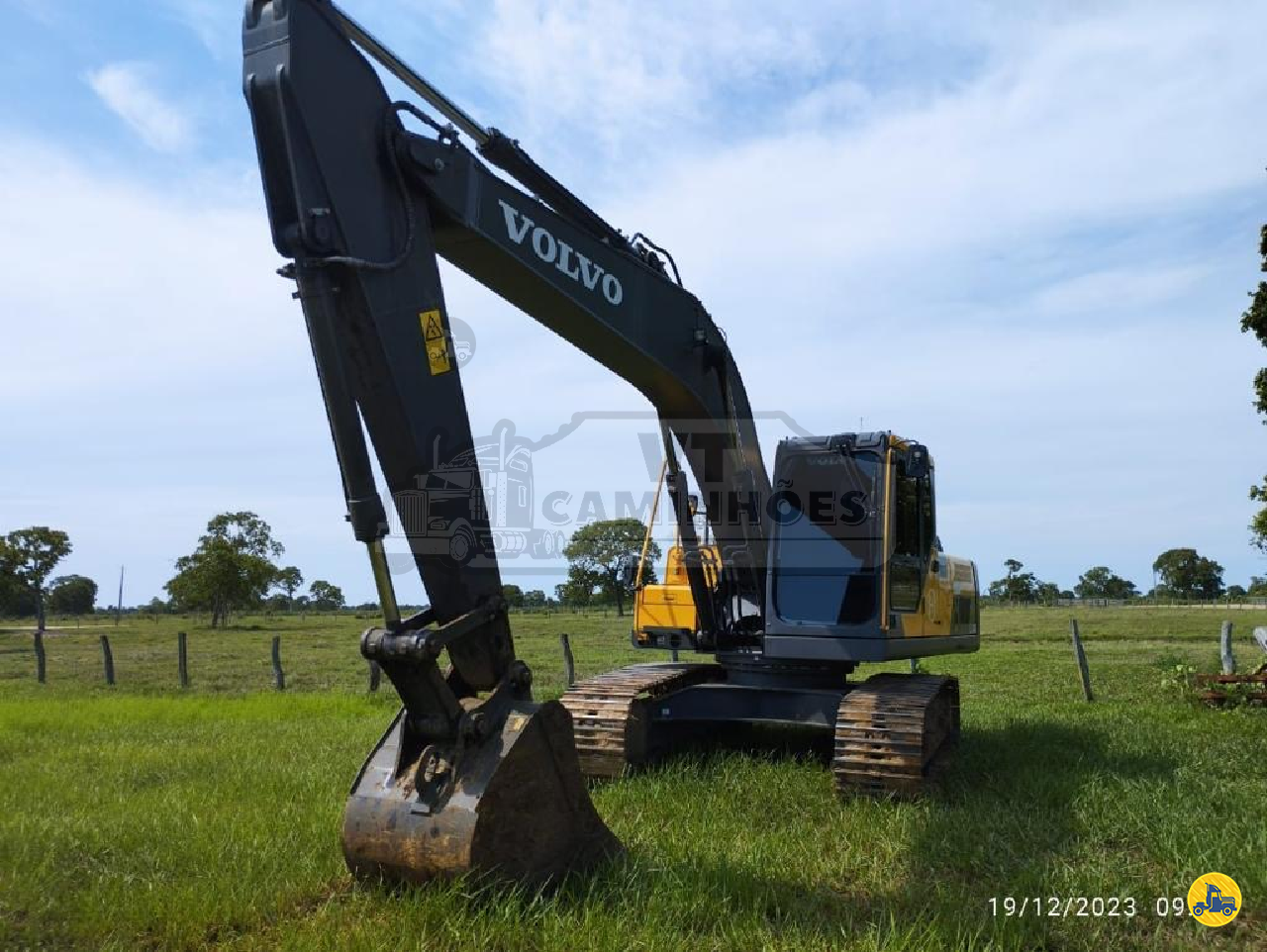 ESCAVADEIRA VOLVO EC200 VT Caminhões e Carretas PARAPUA SÃO PAULO SP
