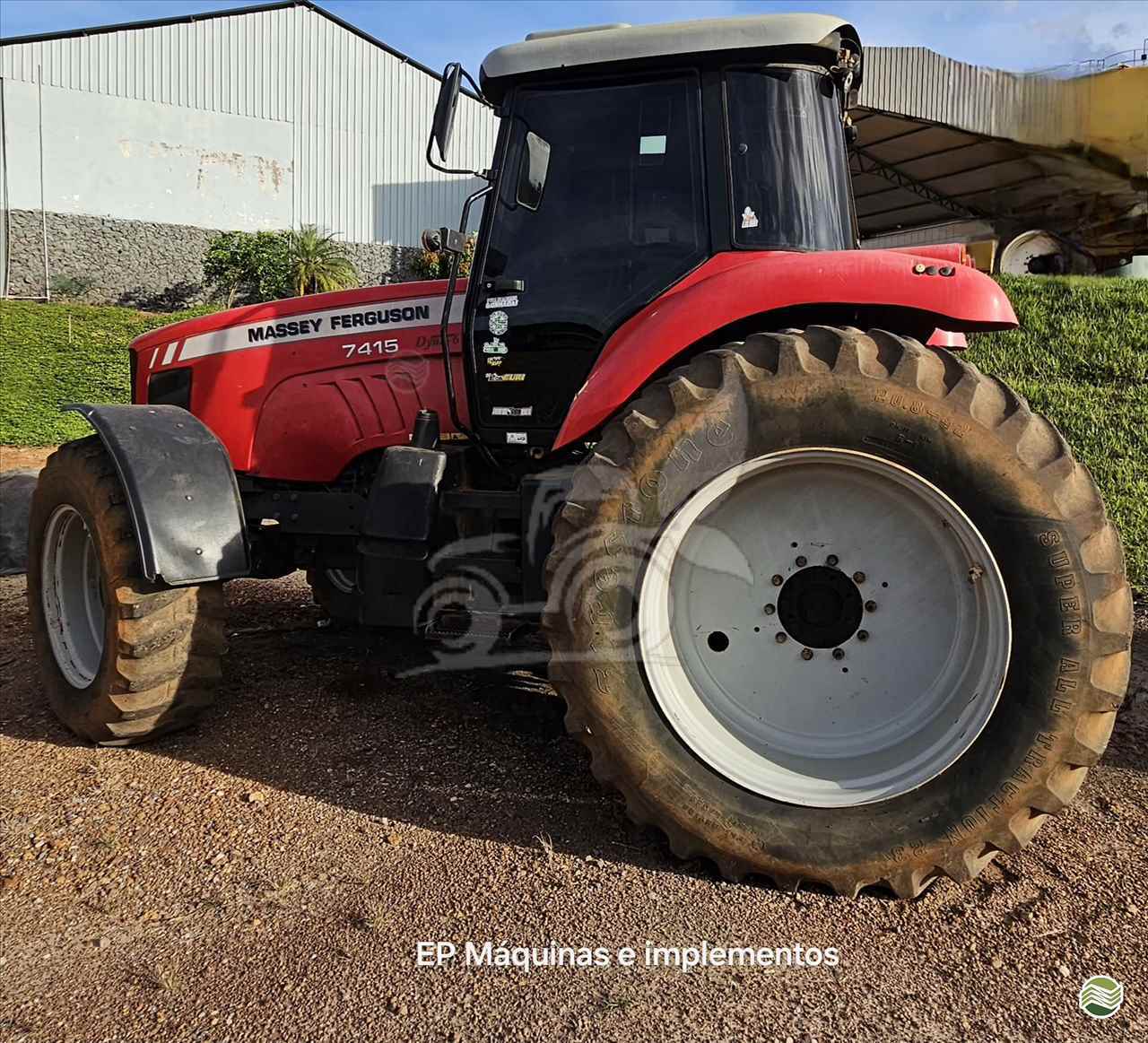 MF 7415 de EP Máquinas e Implementos Agrícolas