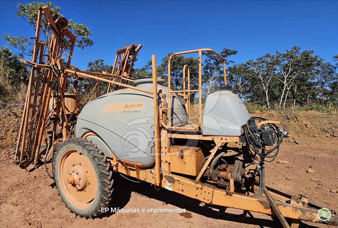 PULVERIZADOR JACTO ADVANCE 3000 AM18 VORTEX Arrasto EP Máquinas e Implementos Agrícolas CRISTALINA GOIAS GO