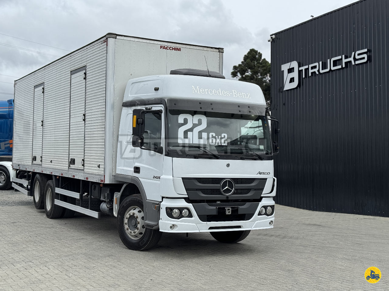 CAMINHAO MERCEDES-BENZ MB 2426 Baú Furgão Truck 6x2 TB Trucks SAO JOSE DOS PINHAIS PARANÁ PR