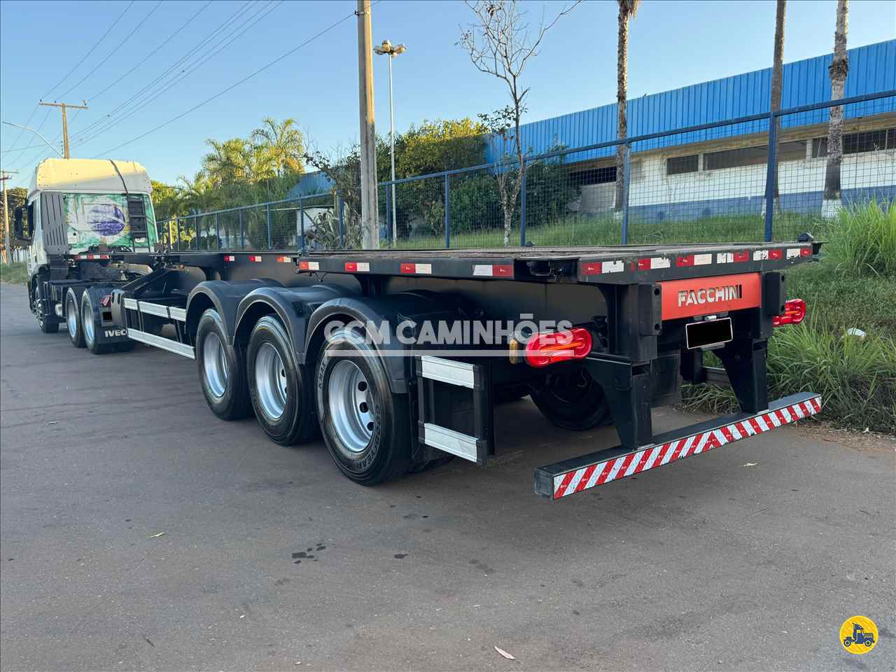 CARRETA SEMI-REBOQUE PORTA-CONTAINER CCM Caminhões GOIANIA GOIAS GO