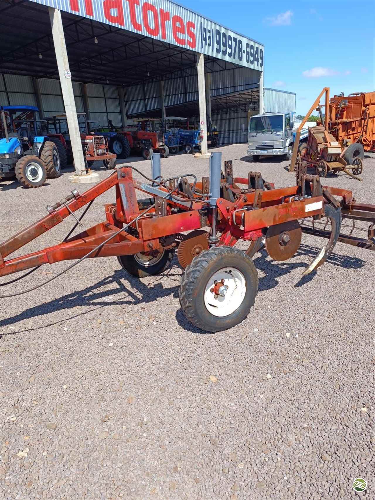 IMPLEMENTOS AGRICOLAS ESCARIFICADOR 5 HASTES DISCO CORTE Toledo Tratores PR TOLEDO PARANÁ PR