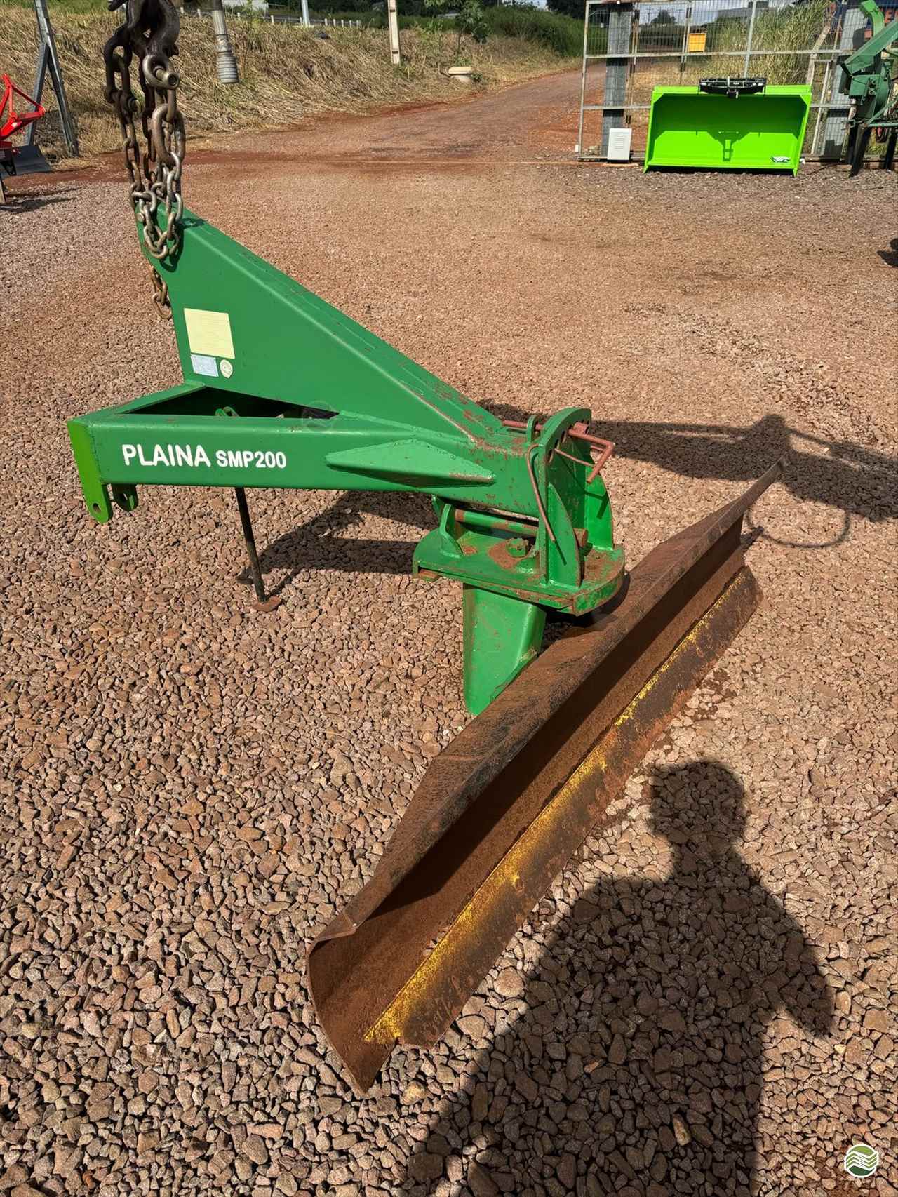 IMPLEMENTOS AGRICOLAS PLAINA NIVELADORA PLAINA HIDRÁULICA TRASEIRA Toledo Tratores PR TOLEDO PARANÁ PR